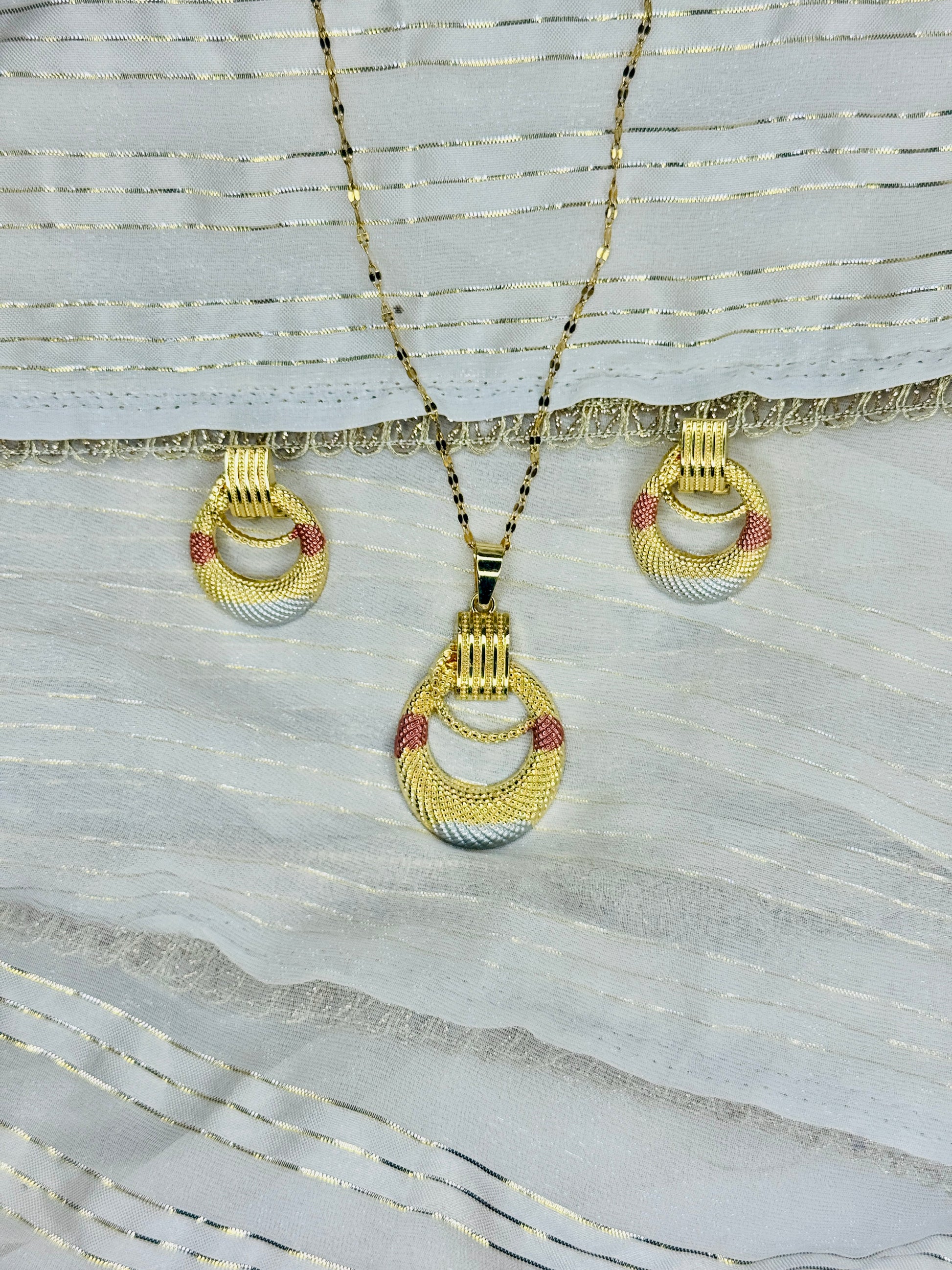 Seraphine – Two-Tone Radiance Necklace & Earring Set (Tarnish-Free)