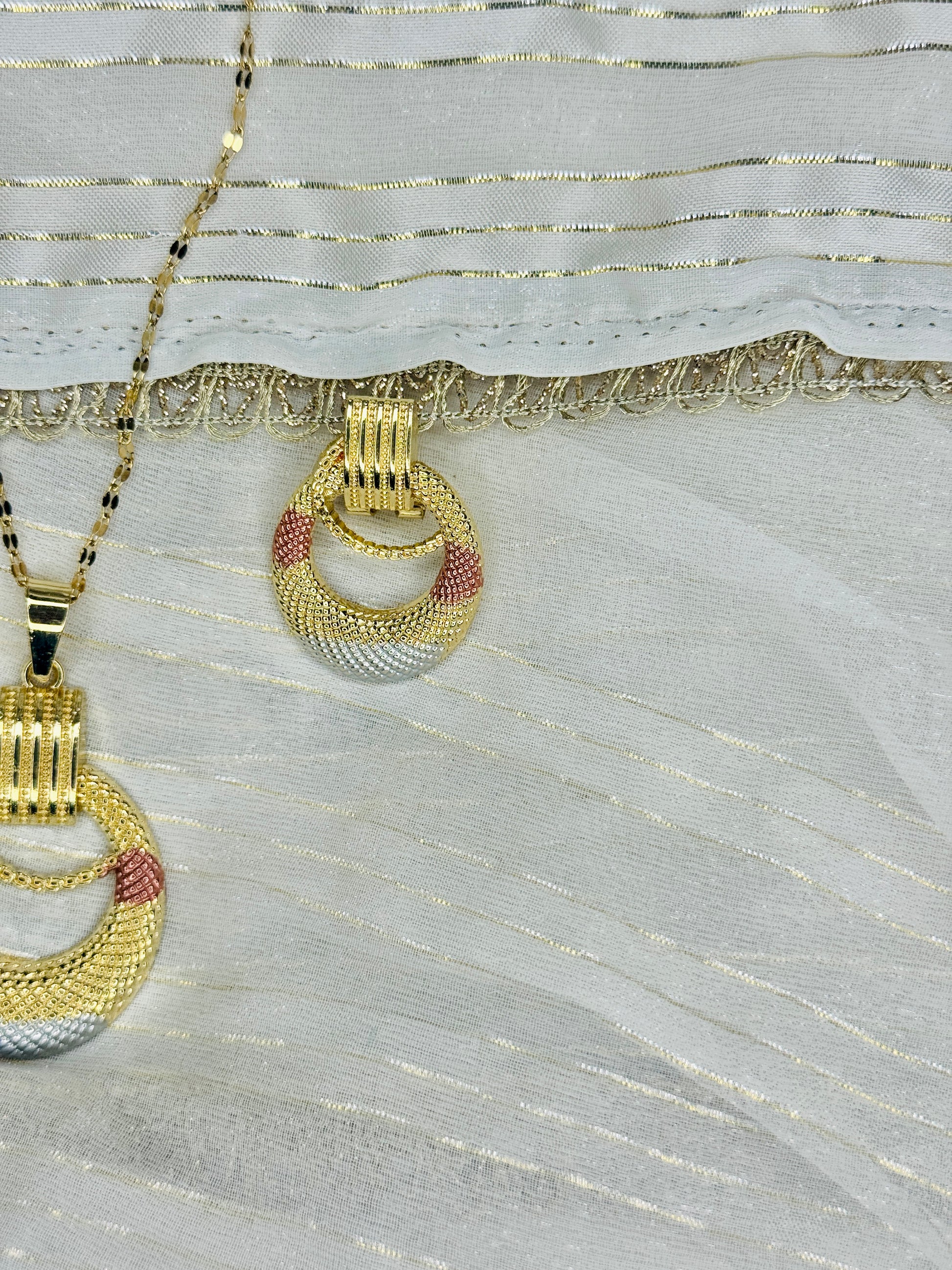 Seraphine – Two-Tone Radiance Necklace & Earring Set (Tarnish-Free)
