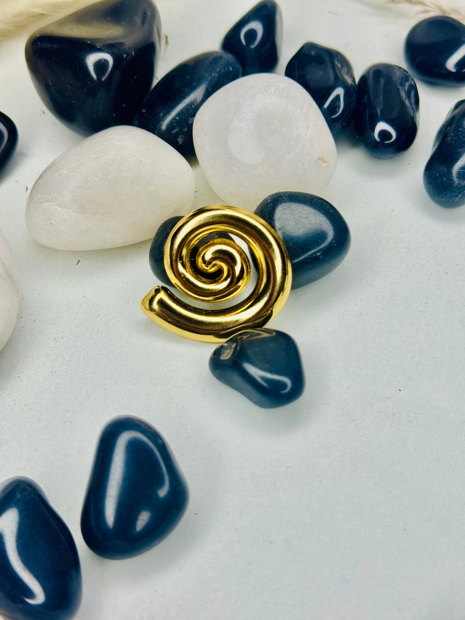 Amira – Spiral Glow Necklace & Earring Set (Tarnish-Free)