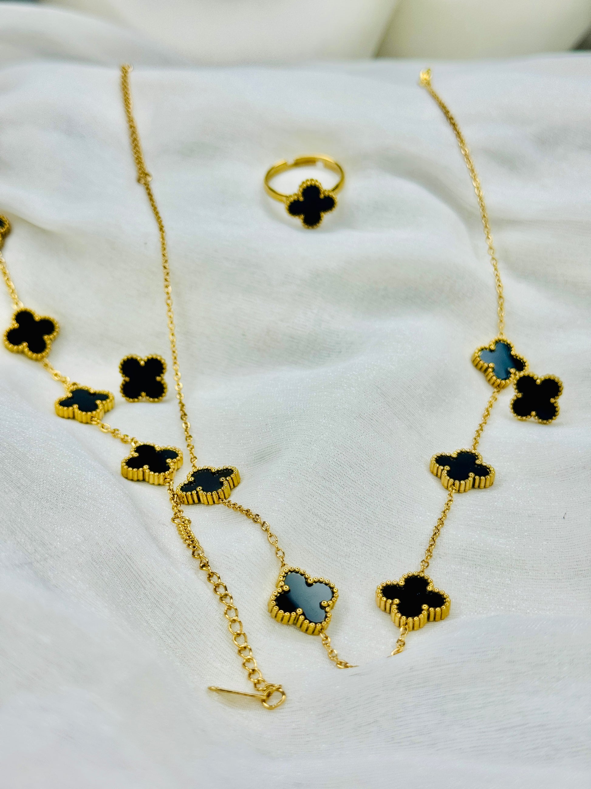 Valencia – Clover Harmony Set (Tarnish-Free)
