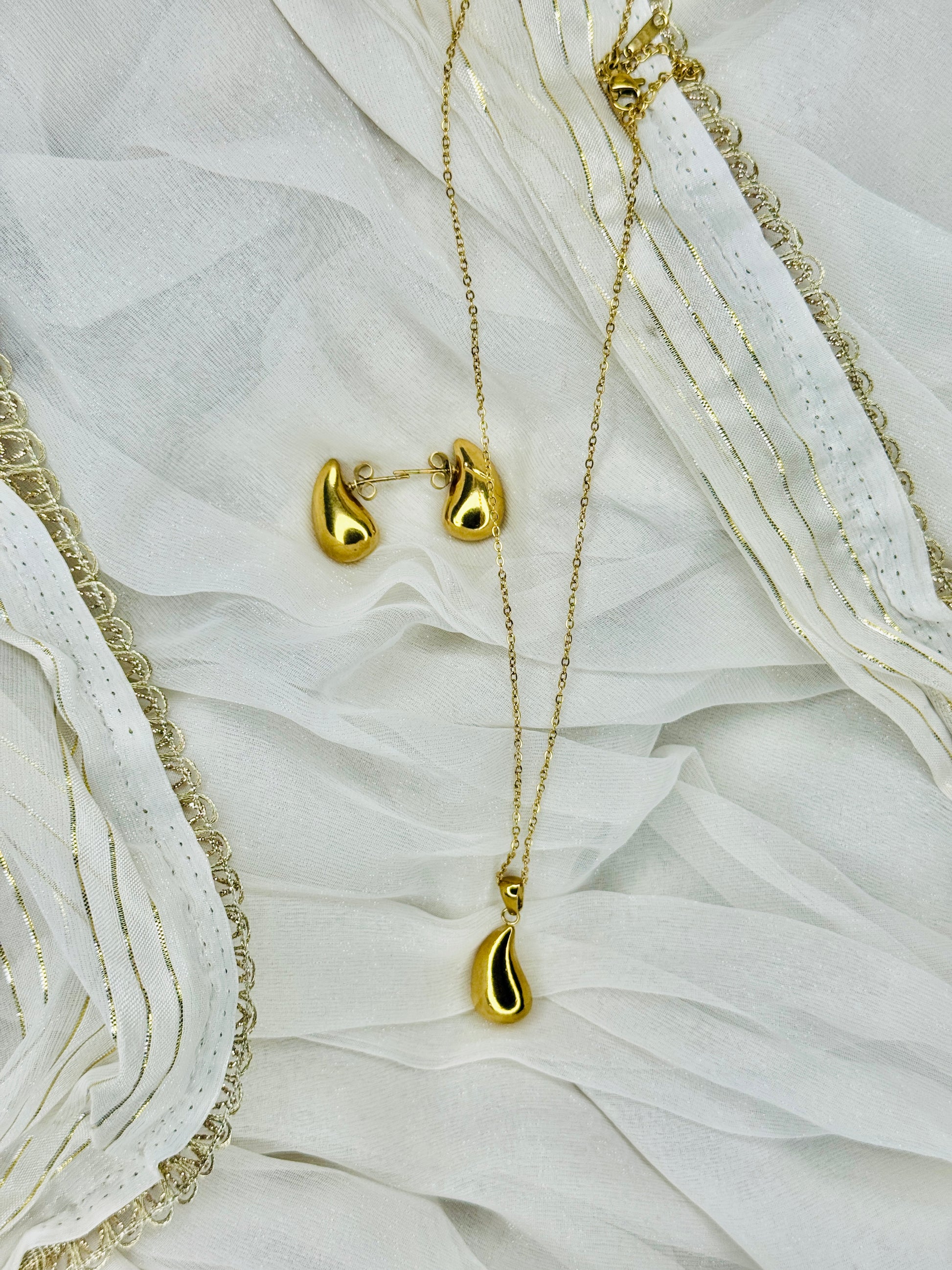 Elina – Golden Teardrop Grace Set (Tarnish-Free)