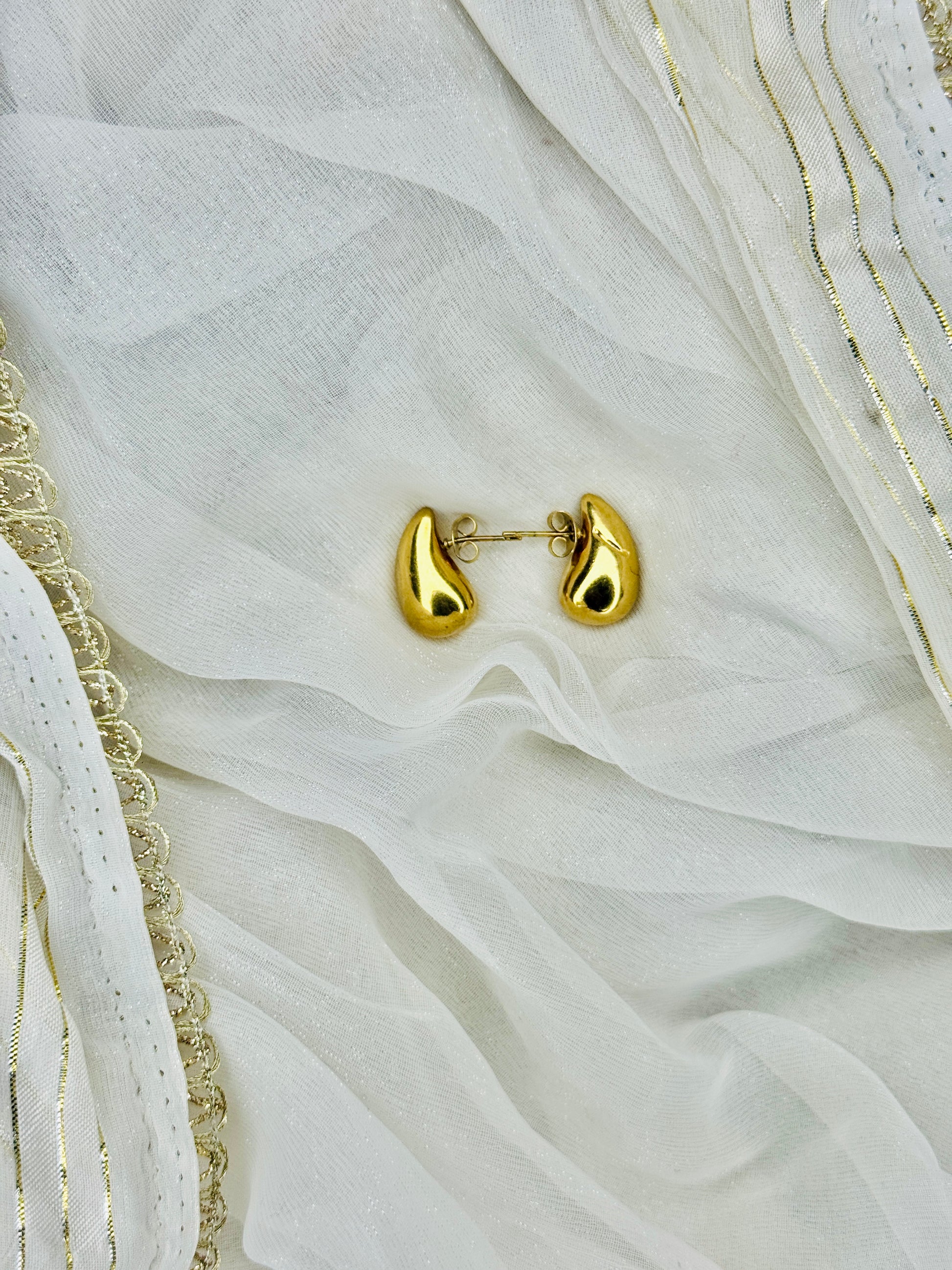 Elina – Golden Teardrop Grace Set (Tarnish-Free)
