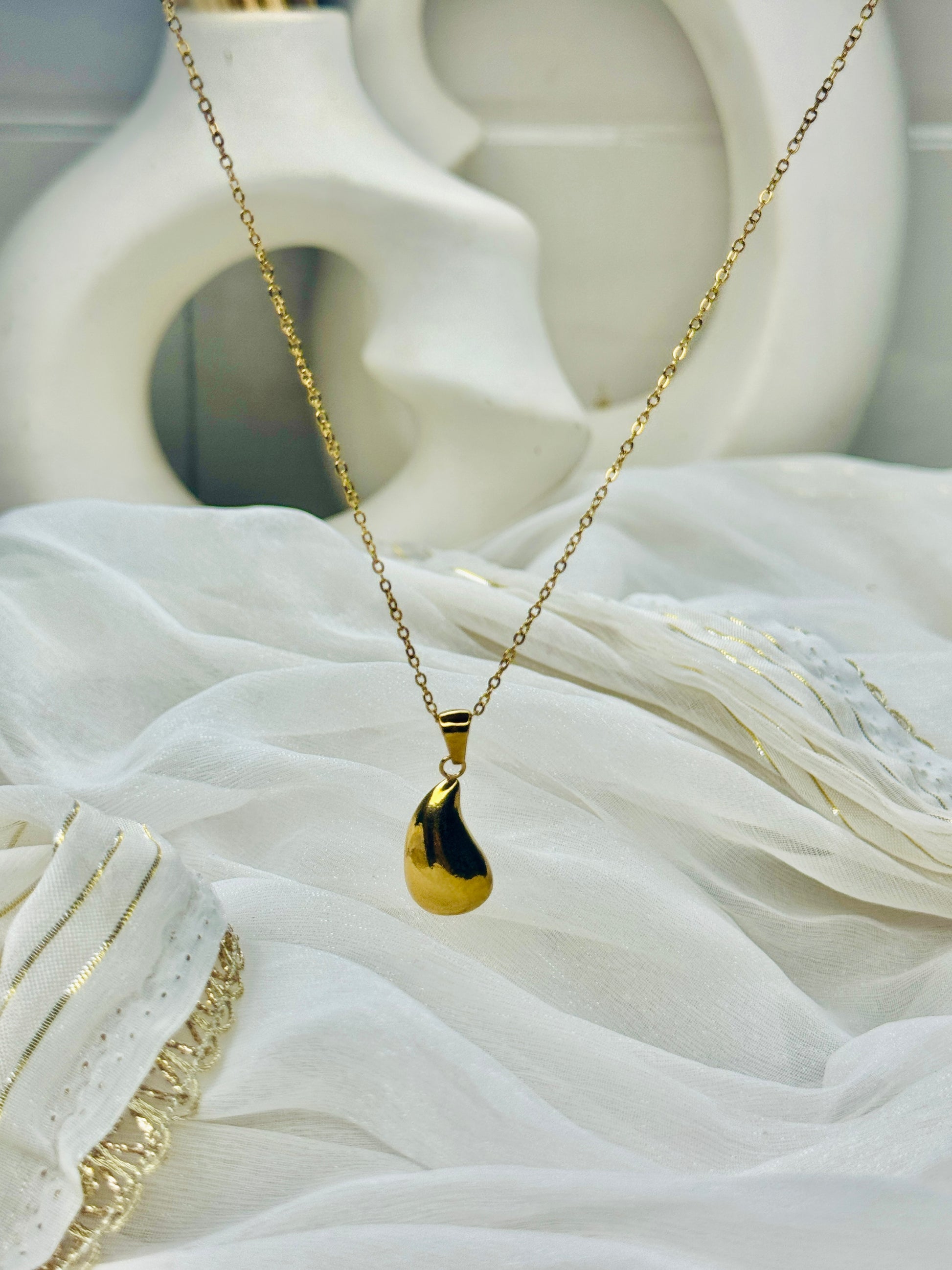 Elina – Golden Teardrop Grace Set (Tarnish-Free)