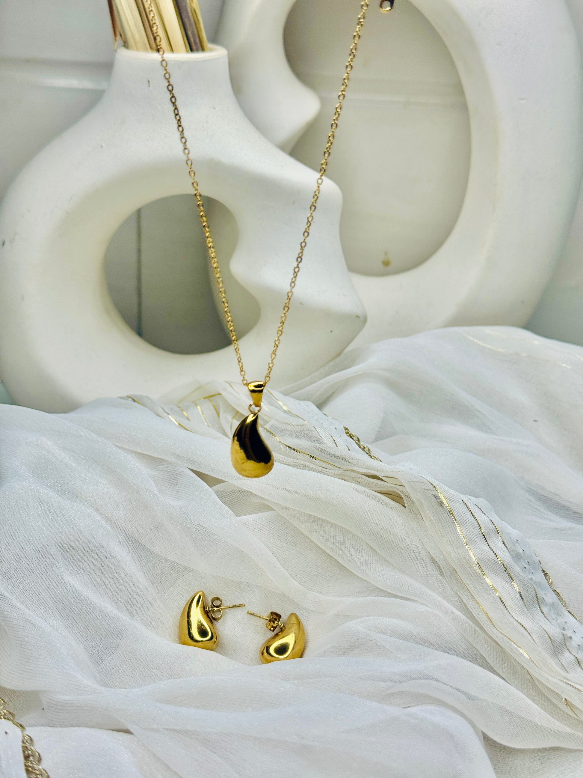 Elina – Golden Teardrop Grace Set (Tarnish-Free)