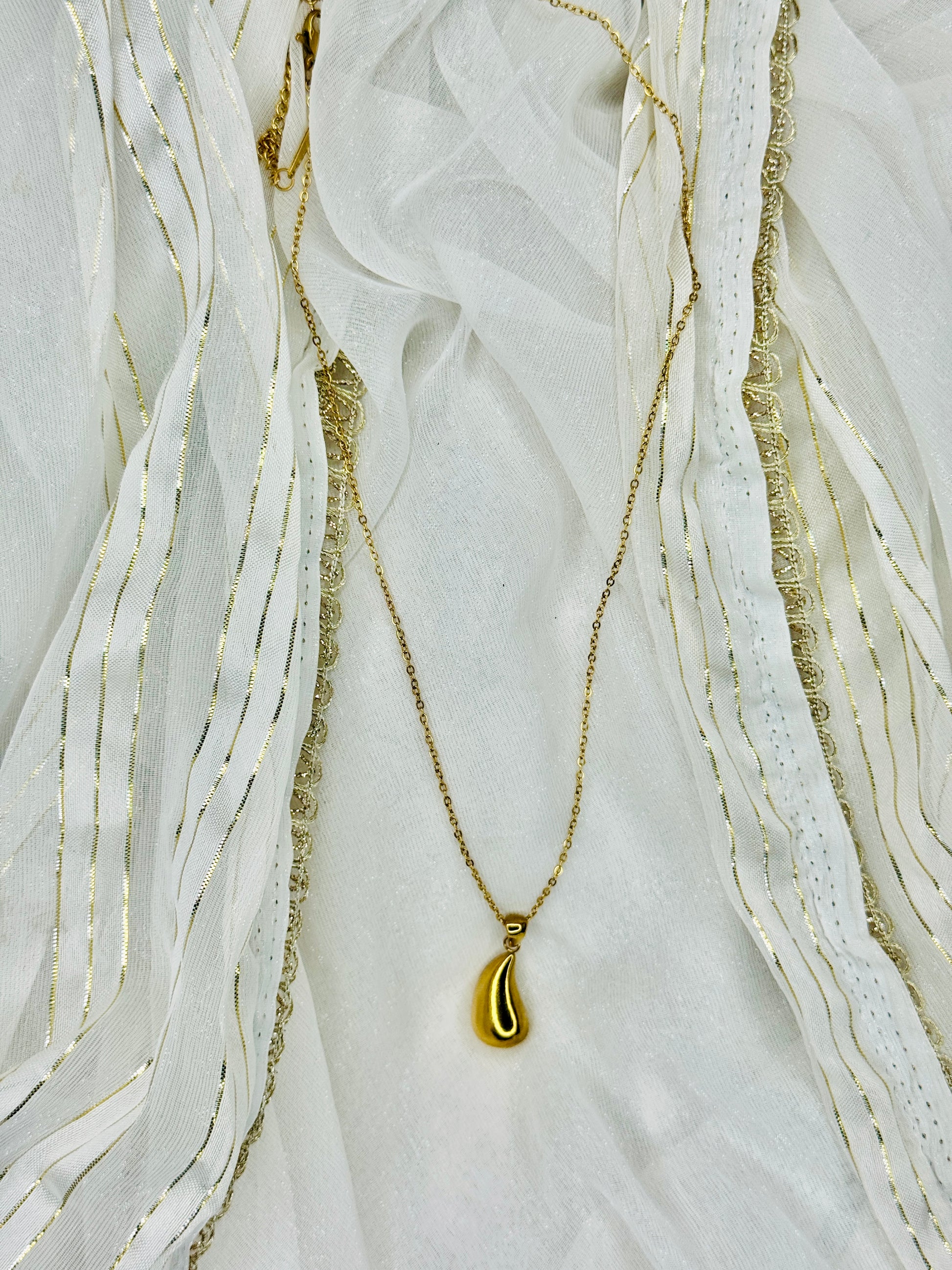 Elina – Golden Teardrop Grace Set (Tarnish-Free)