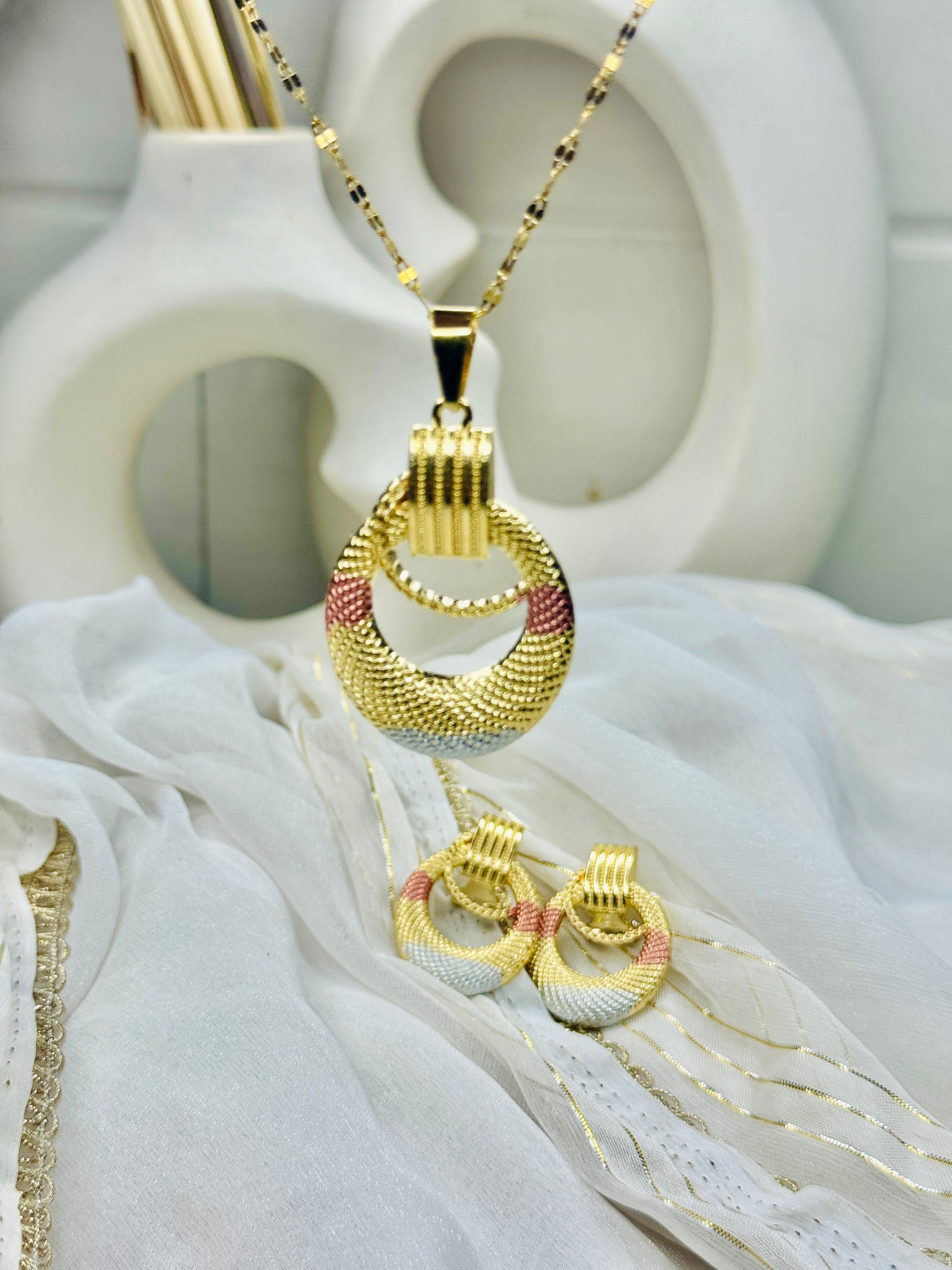 Seraphine – Two-Tone Radiance Necklace & Earring Set (Tarnish-Free)