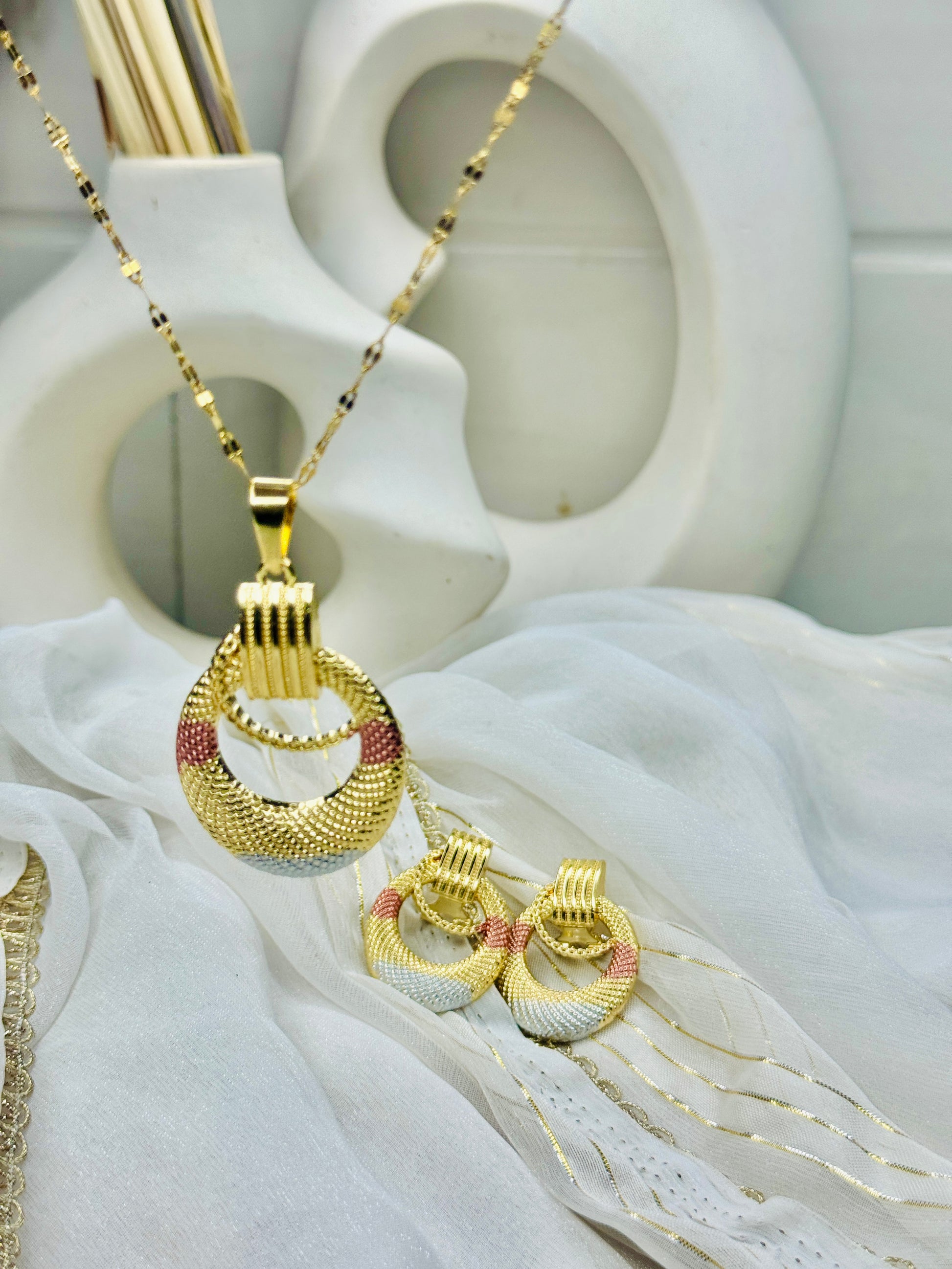 Seraphine – Two-Tone Radiance Necklace & Earring Set (Tarnish-Free)