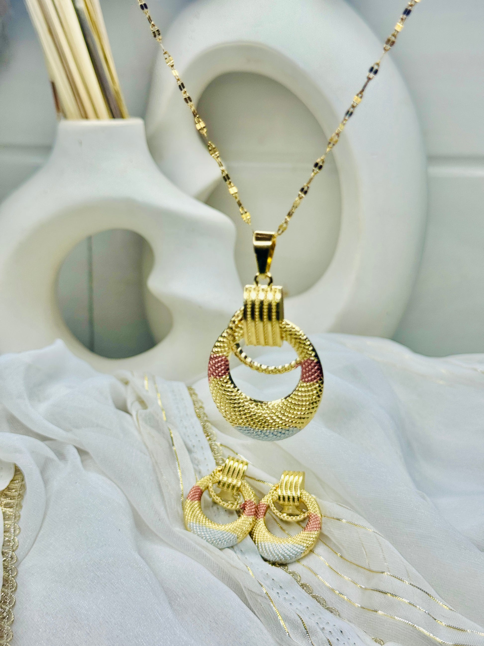 Seraphine – Two-Tone Radiance Necklace & Earring Set (Tarnish-Free)