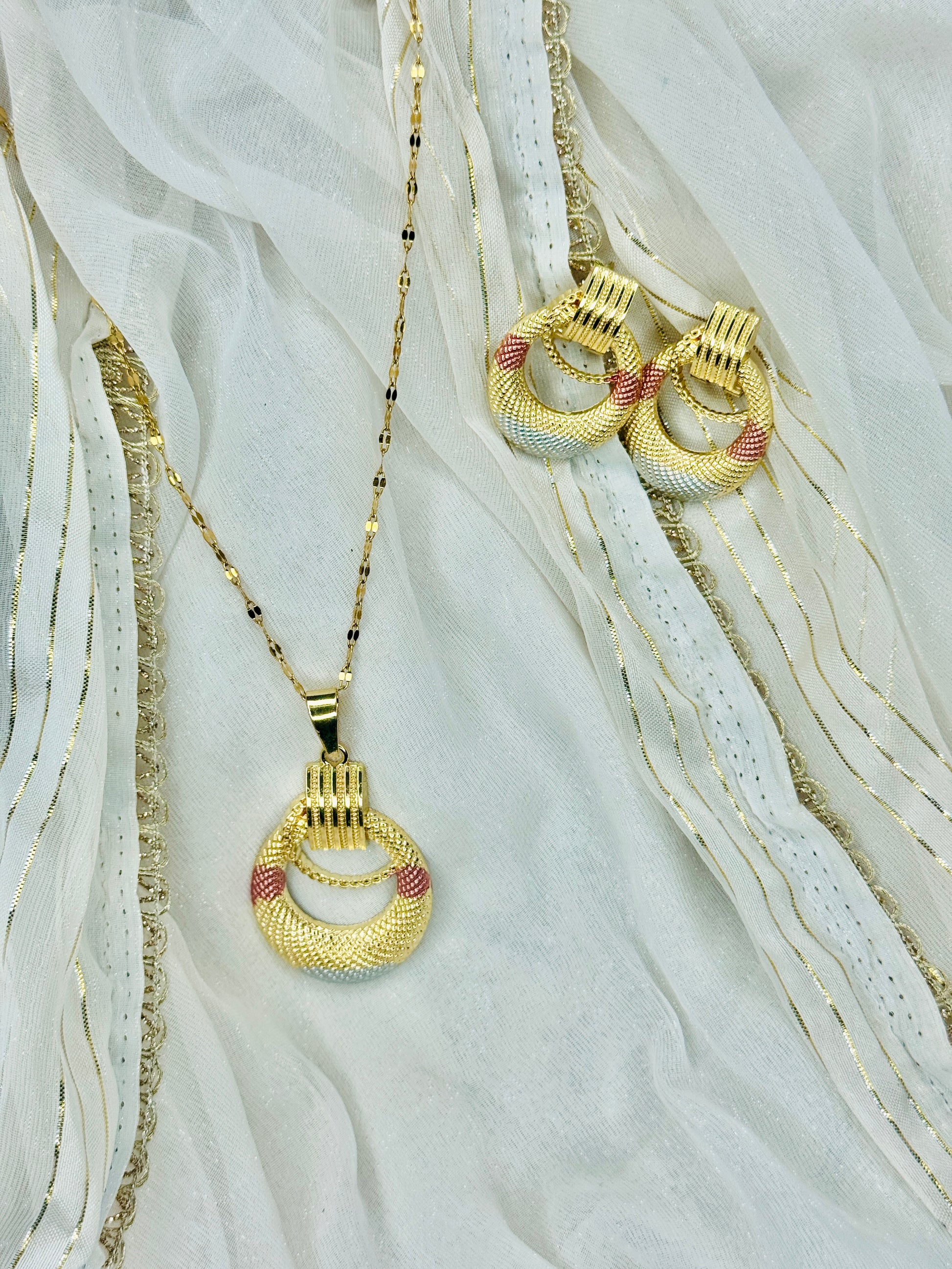 Seraphine – Two-Tone Radiance Necklace & Earring Set (Tarnish-Free)