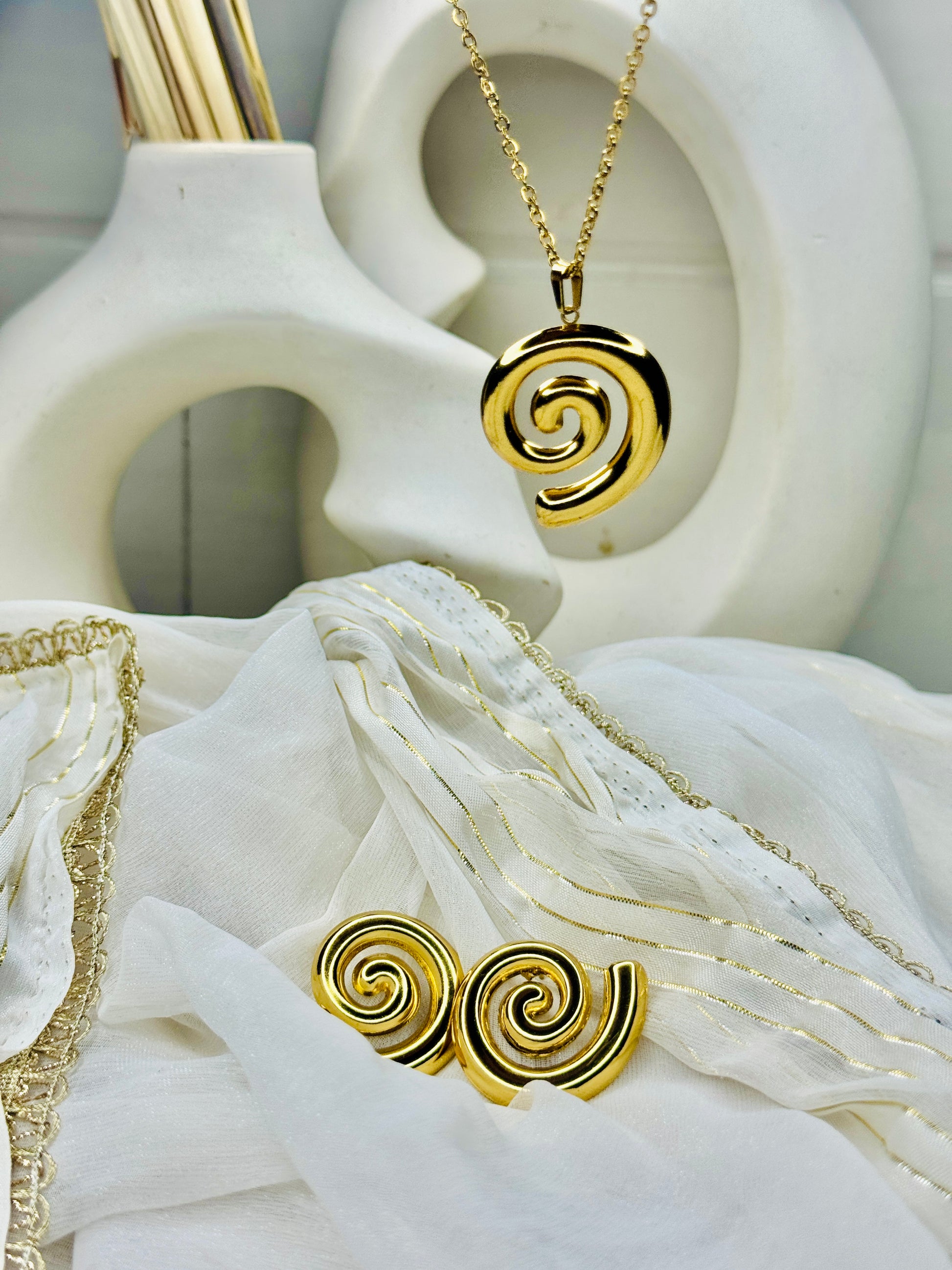 Amira – Spiral Glow Necklace & Earring Set (Tarnish-Free)