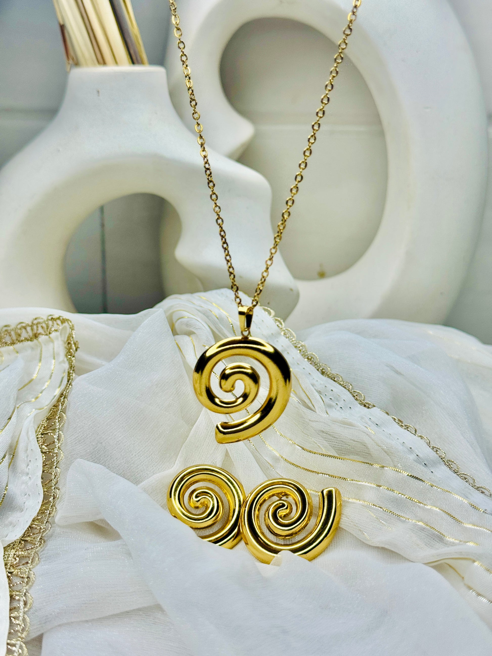 Amira – Spiral Glow Necklace & Earring Set (Tarnish-Free)