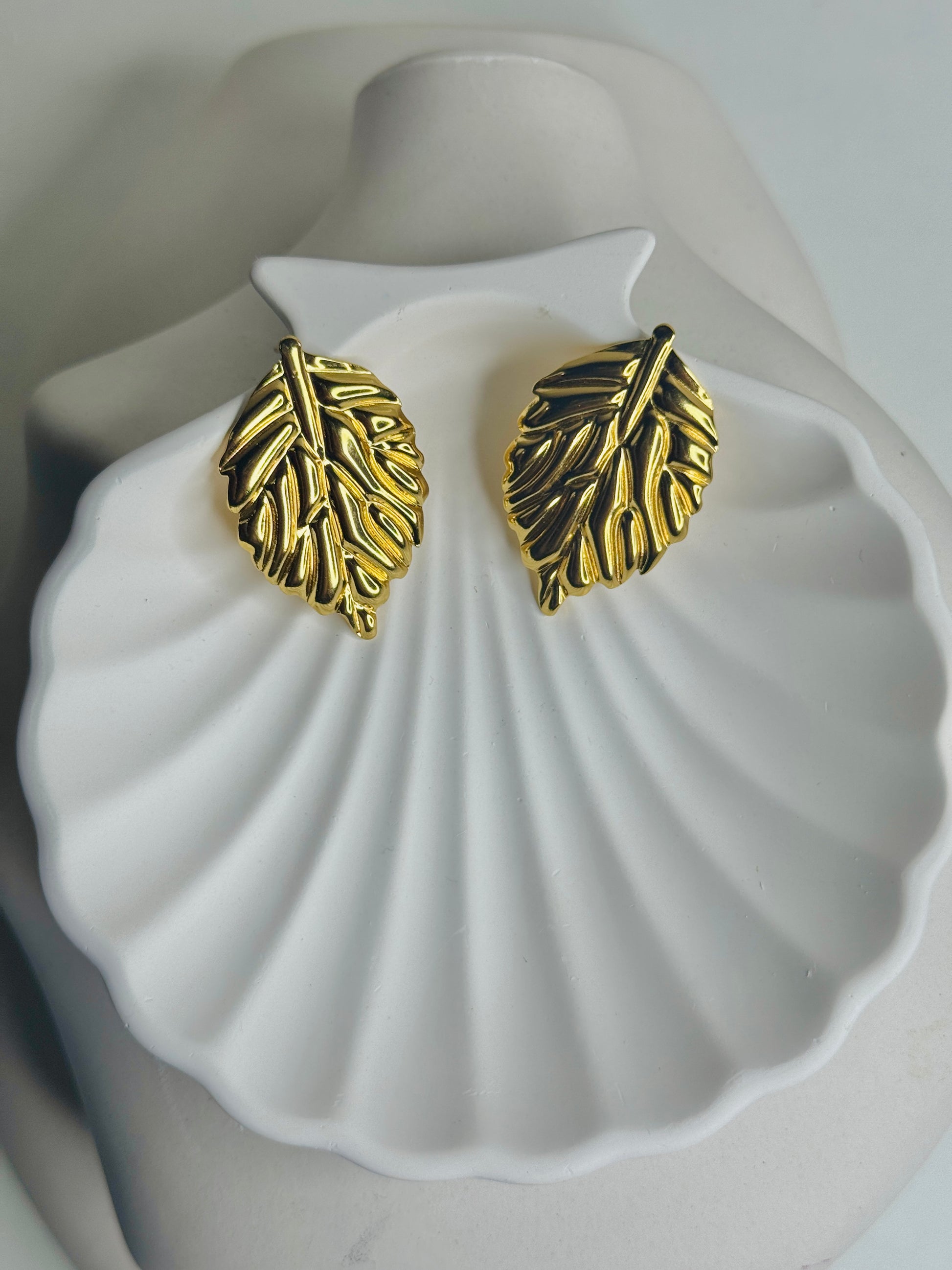 Zenya – Textured Leaf Earrings (Anti-Tarnish)