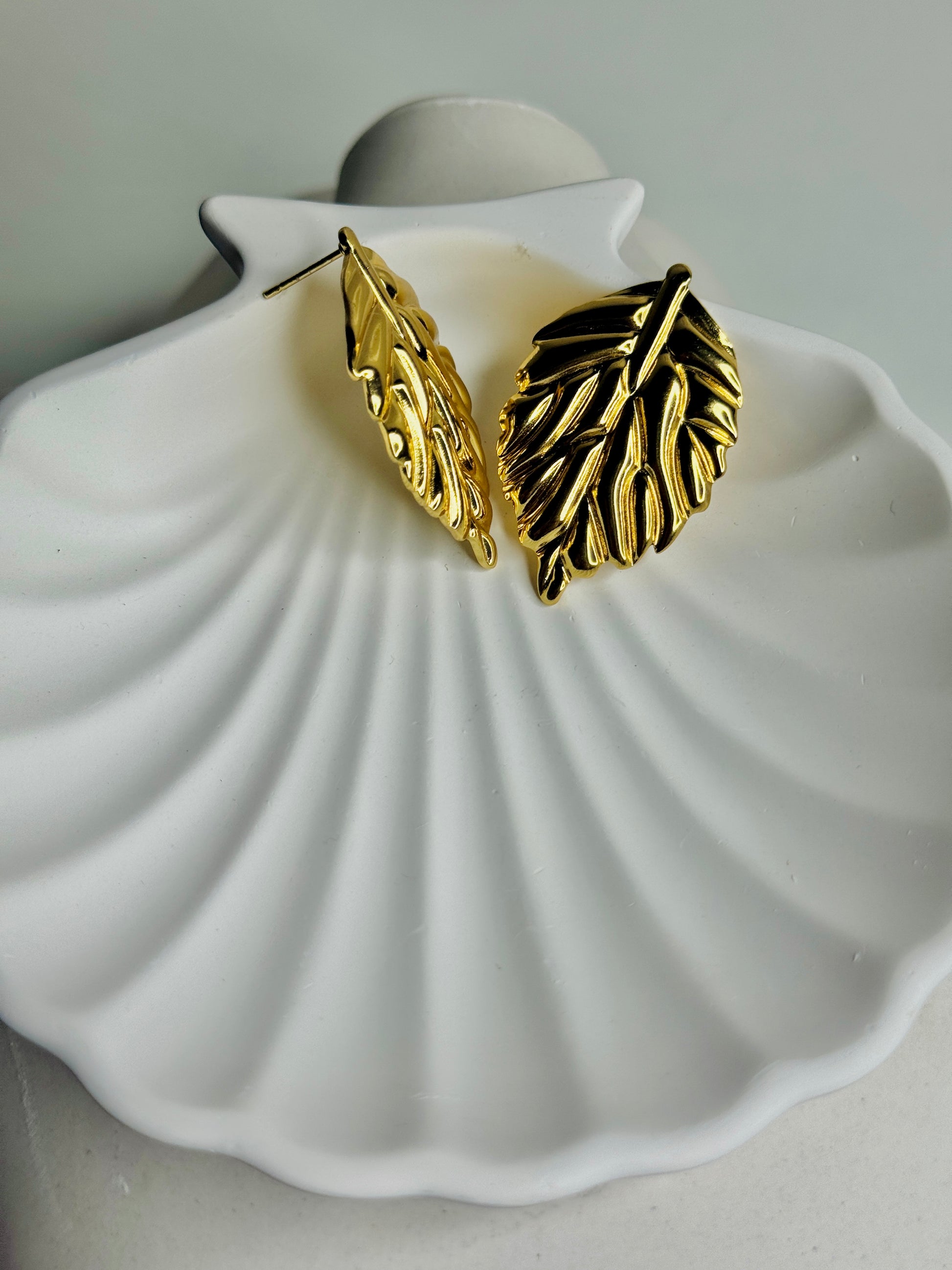 Zenya – Textured Leaf Earrings (Anti-Tarnish)