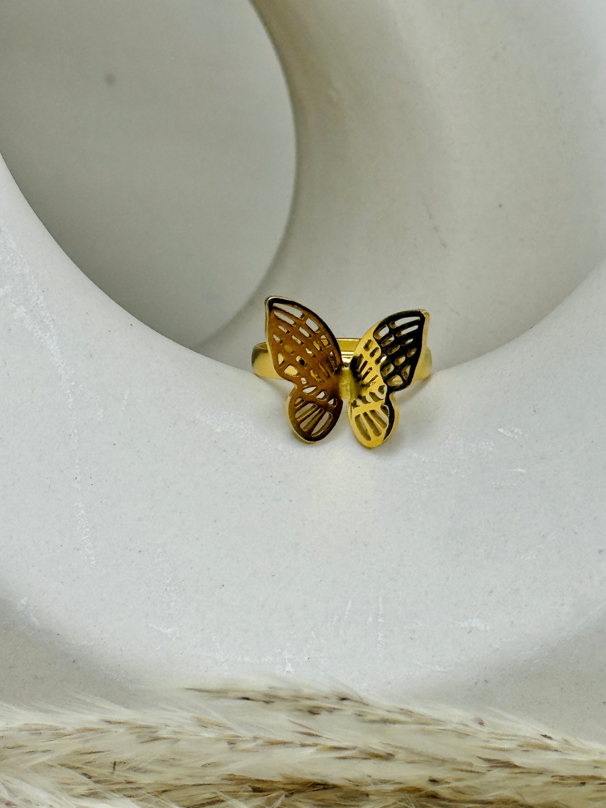 Elara – Gilded Wing Ring (Anti-Tarnish)