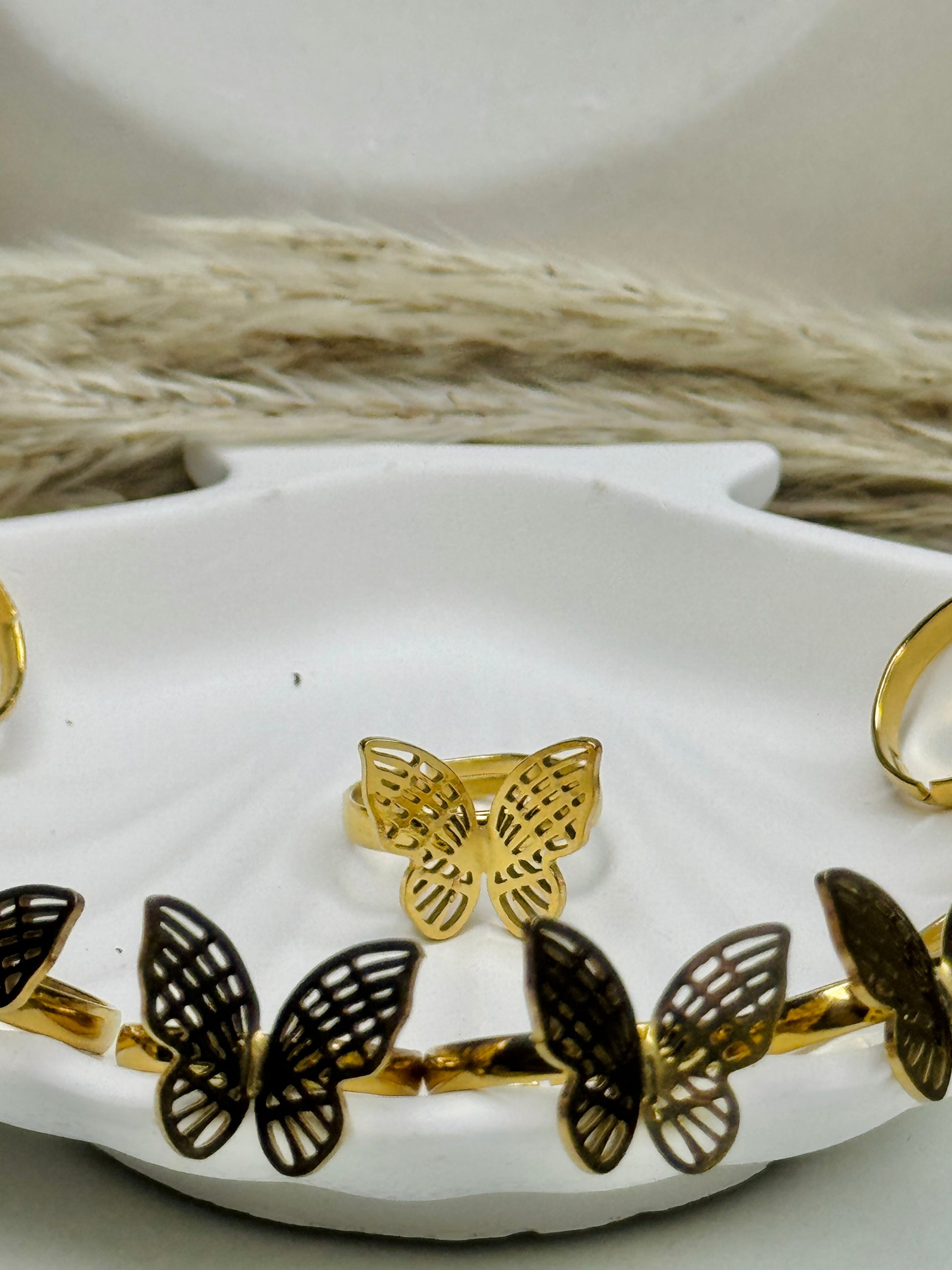 Elara – Gilded Wing Ring (Anti-Tarnish)