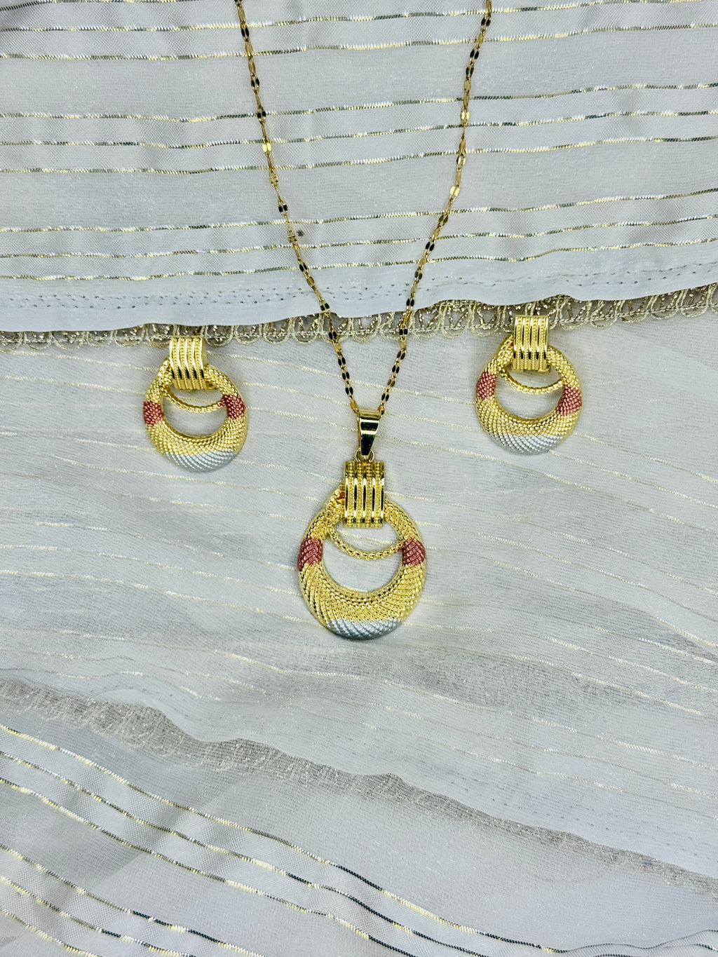 Seraphine – Two-Tone Radiance Necklace & Earring Set (Tarnish-Free)