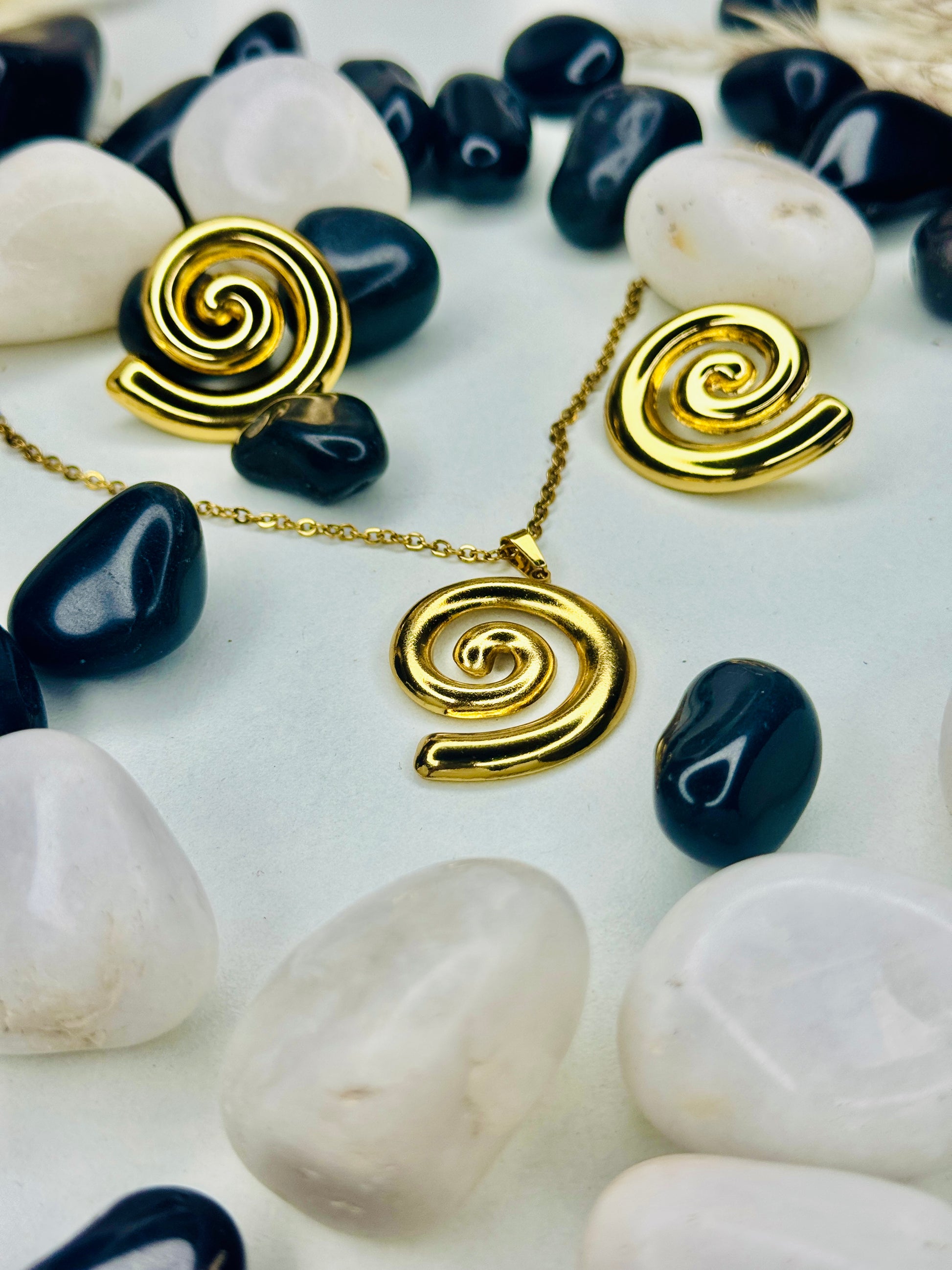 Amira – Spiral Glow Necklace & Earring Set (Tarnish-Free)