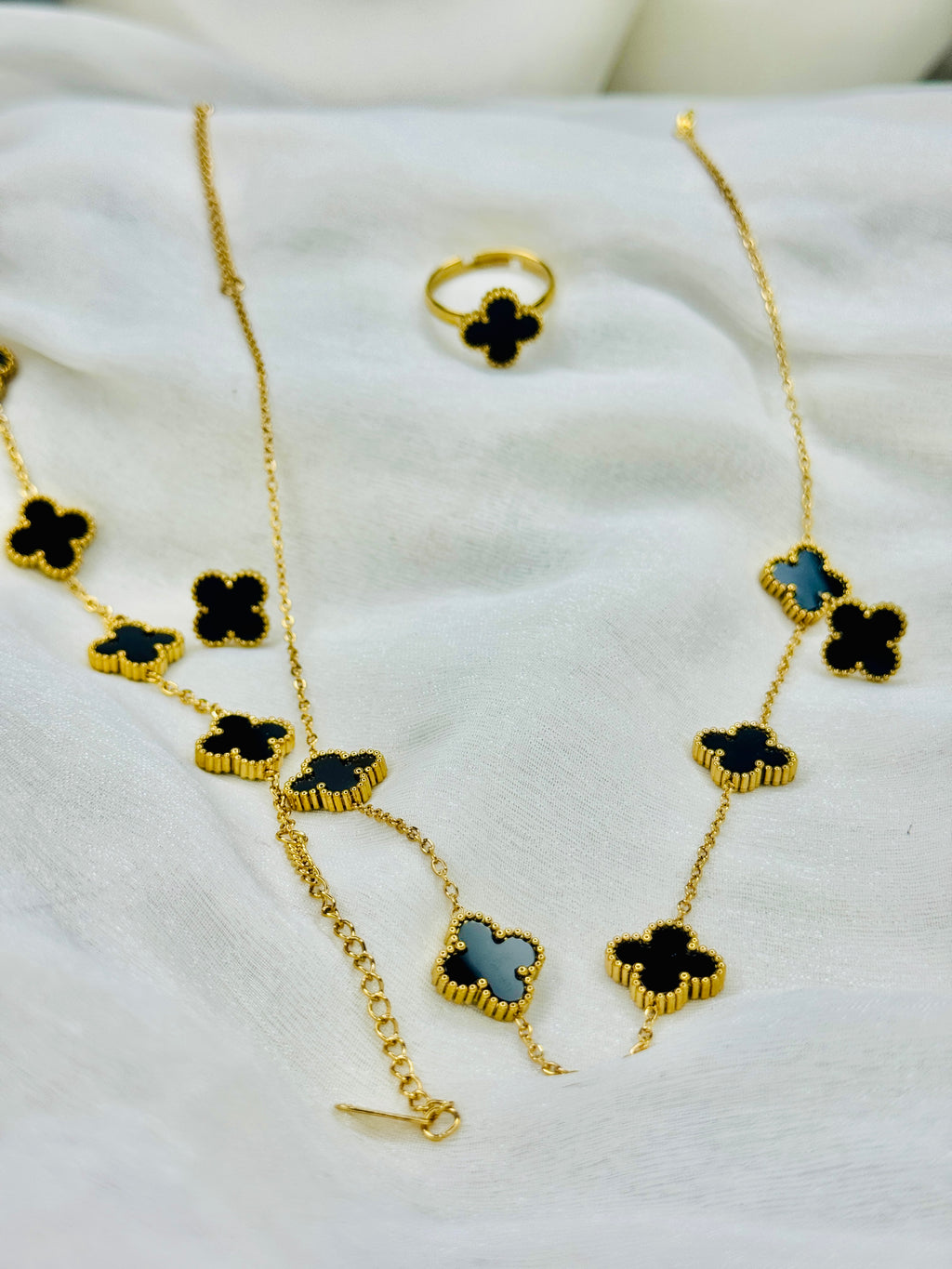 Valencia – Clover Harmony Set (Tarnish-Free)