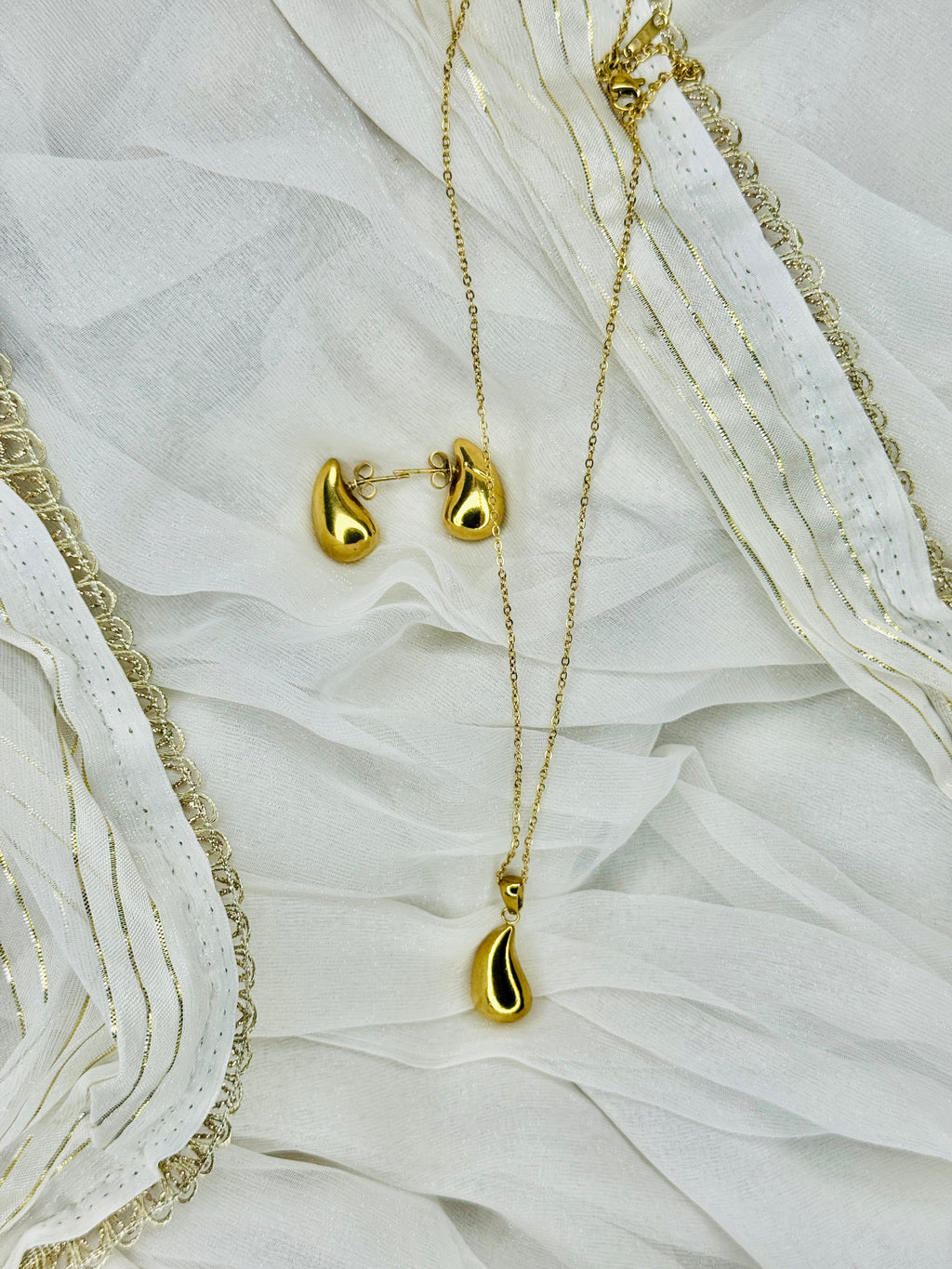 Elina – Golden Teardrop Grace Set (Tarnish-Free)