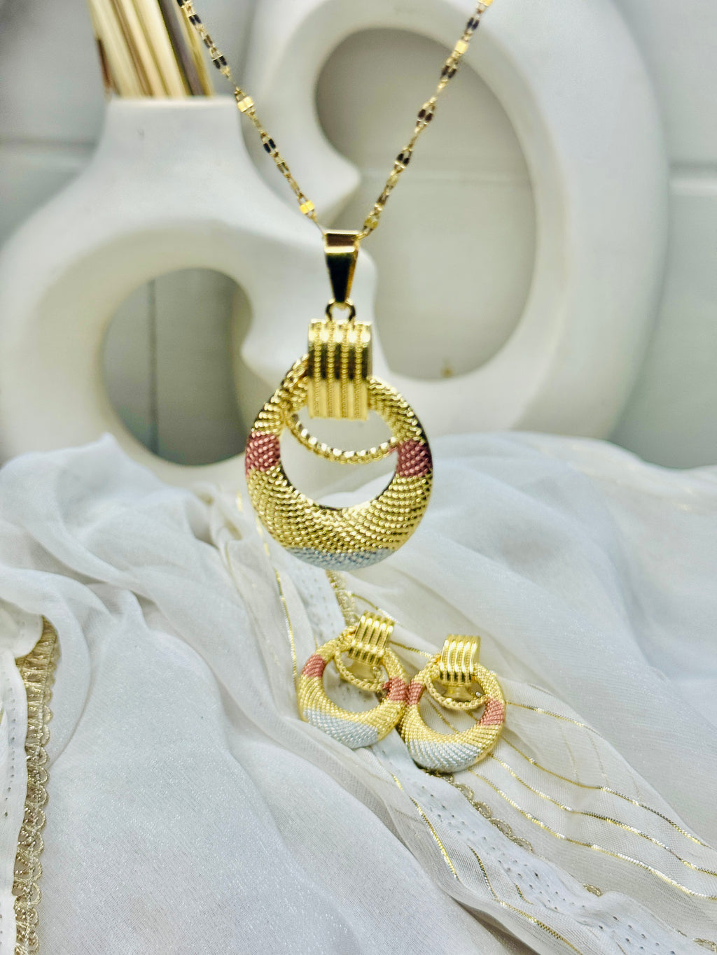 Seraphine – Two-Tone Radiance Necklace & Earring Set (Tarnish-Free)