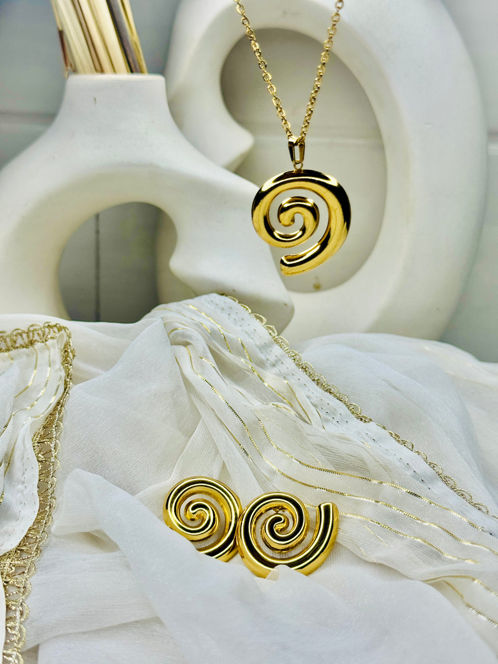 Amira – Spiral Glow Necklace & Earring Set (Tarnish-Free)