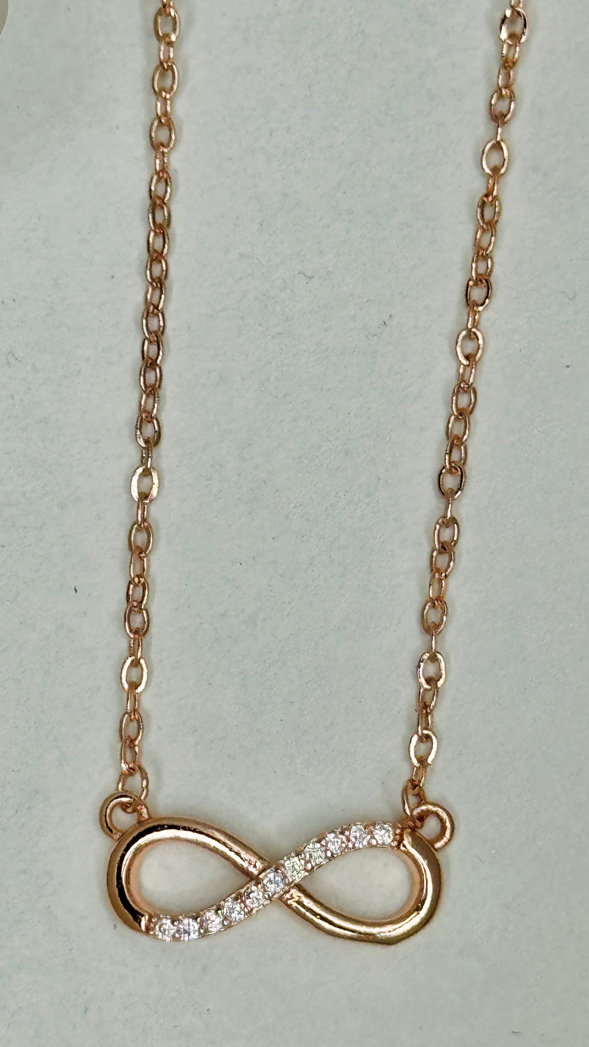 Liora – Infinity Pendant Necklace (Tarnish-Free)