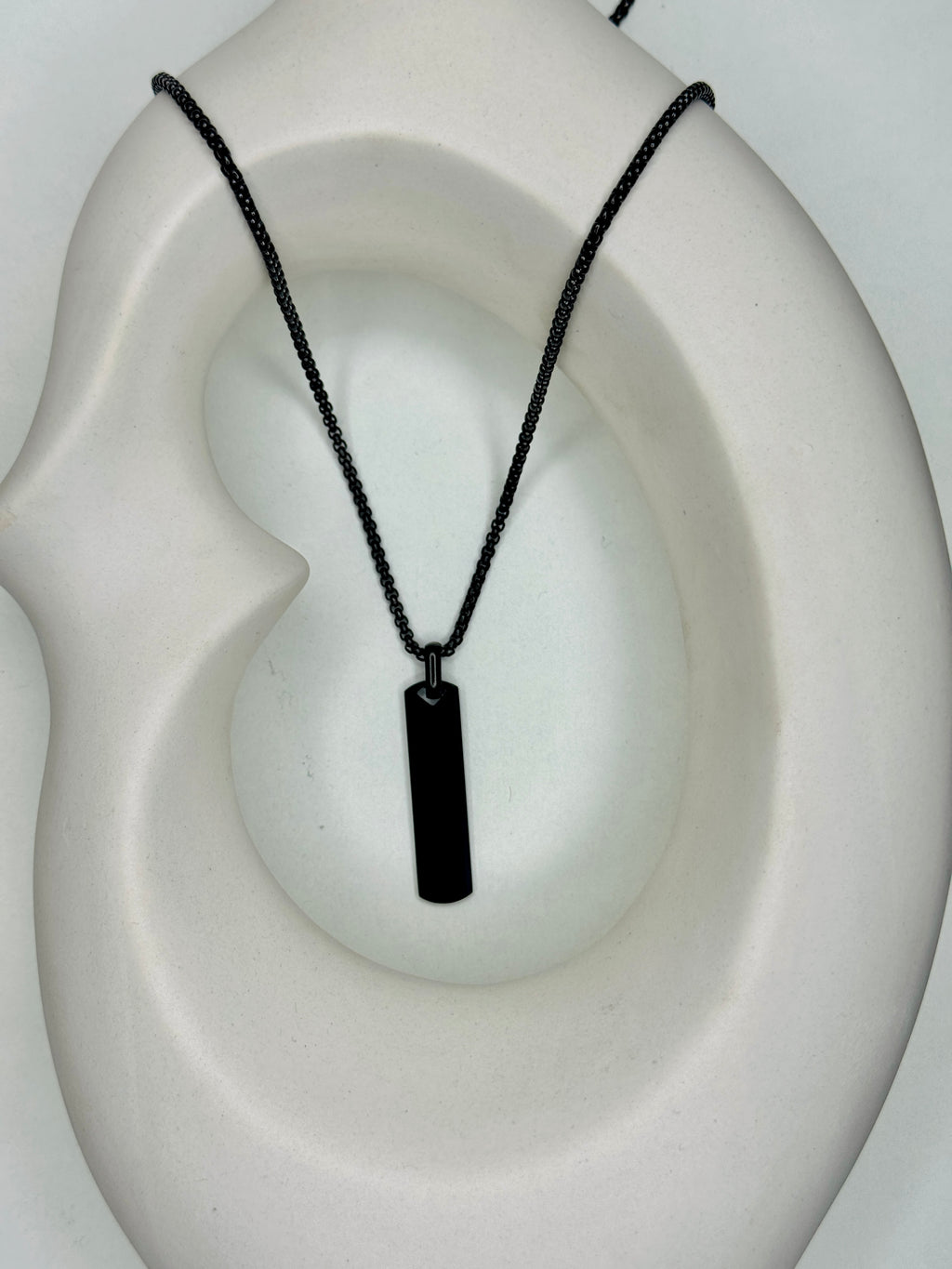 Kairo – Bar Pendant Necklace (Titanium Coated)