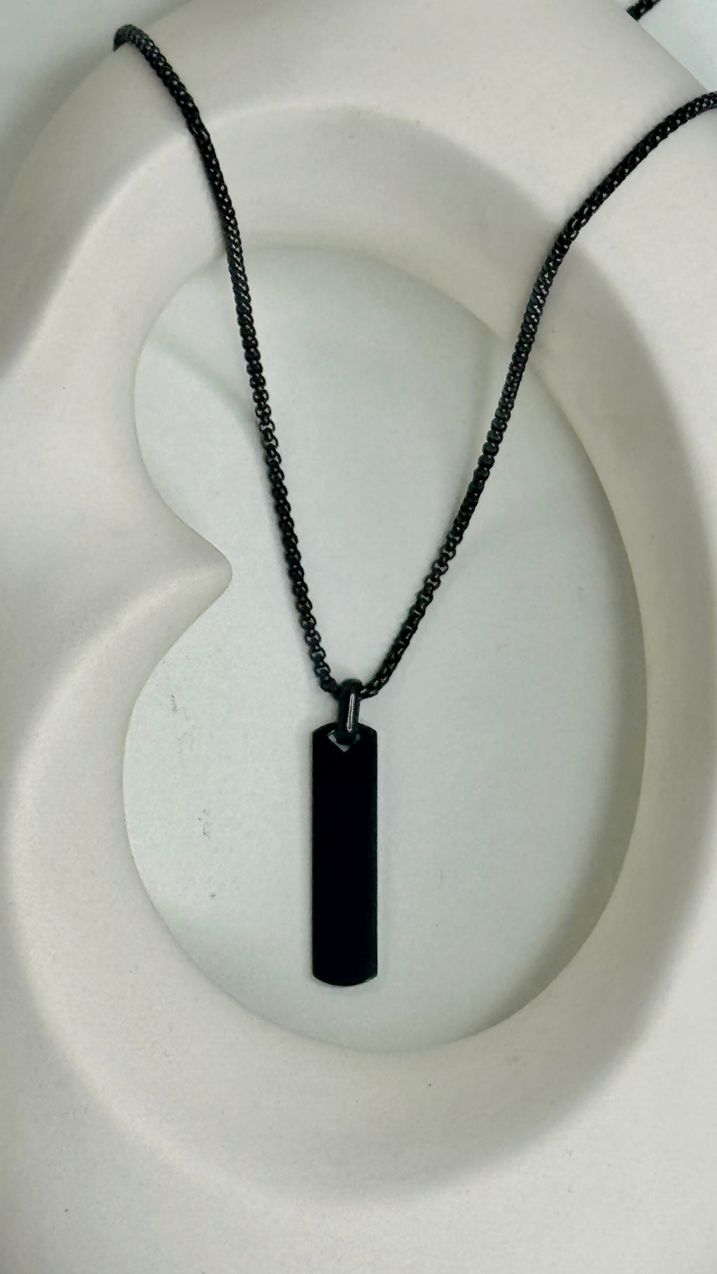 Kairo – Bar Pendant Necklace (Titanium Coated)