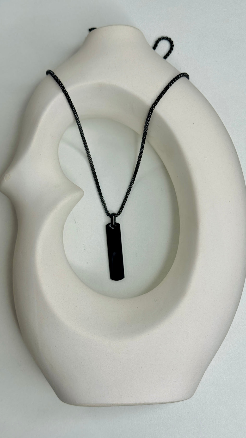 Kairo – Bar Pendant Necklace (Titanium Coated)