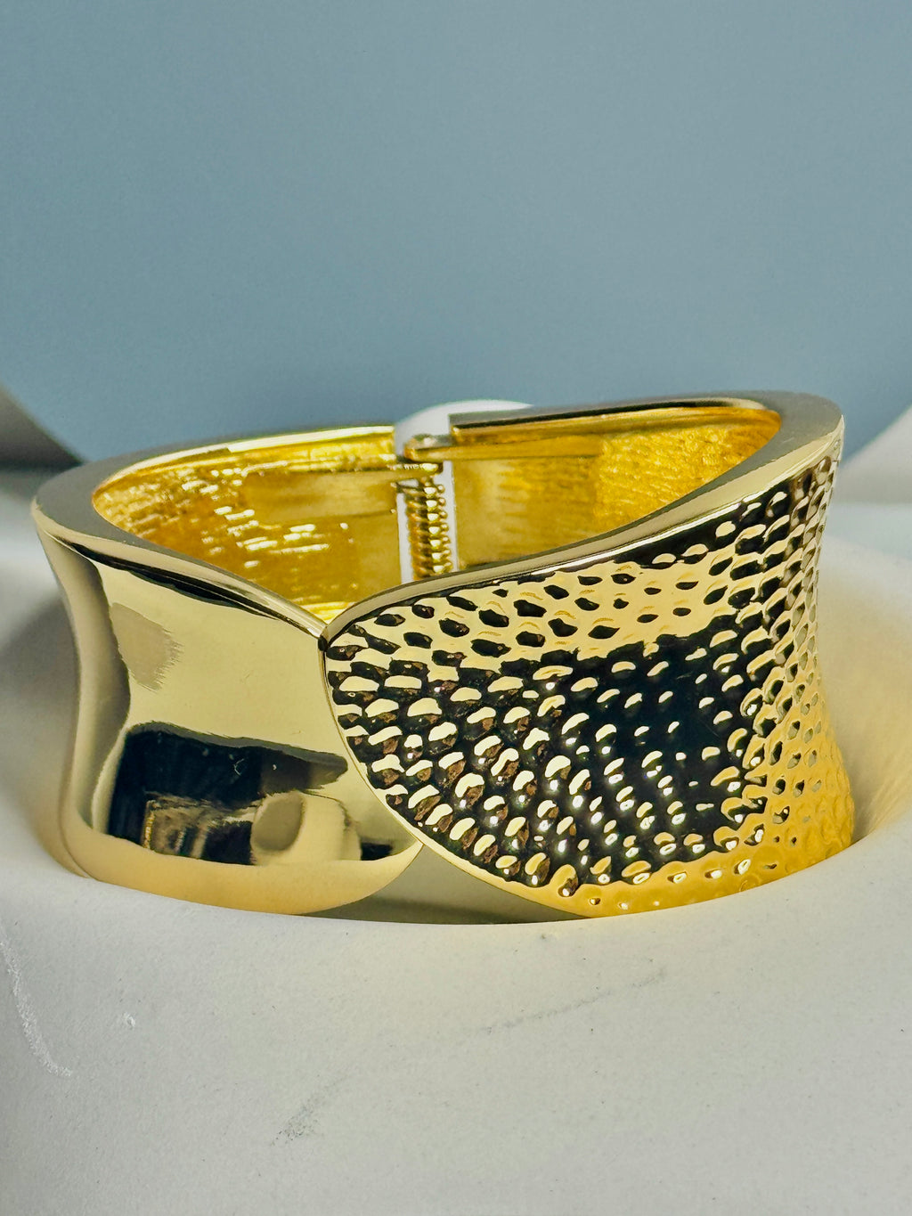 Halo – Sculpted Glow Accent Piece