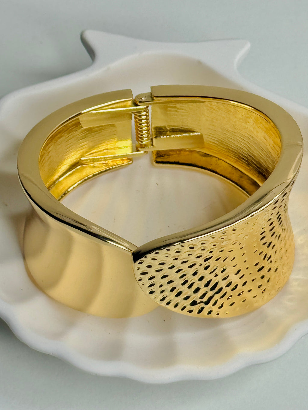 Halo – Sculpted Glow Accent Piece