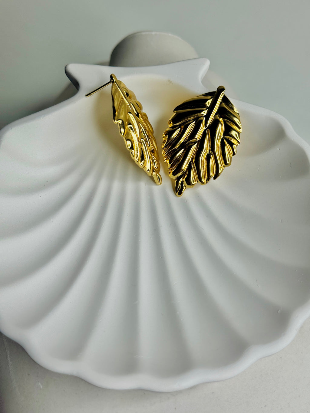 Zenya – Textured Leaf Earrings (Anti-Tarnish)