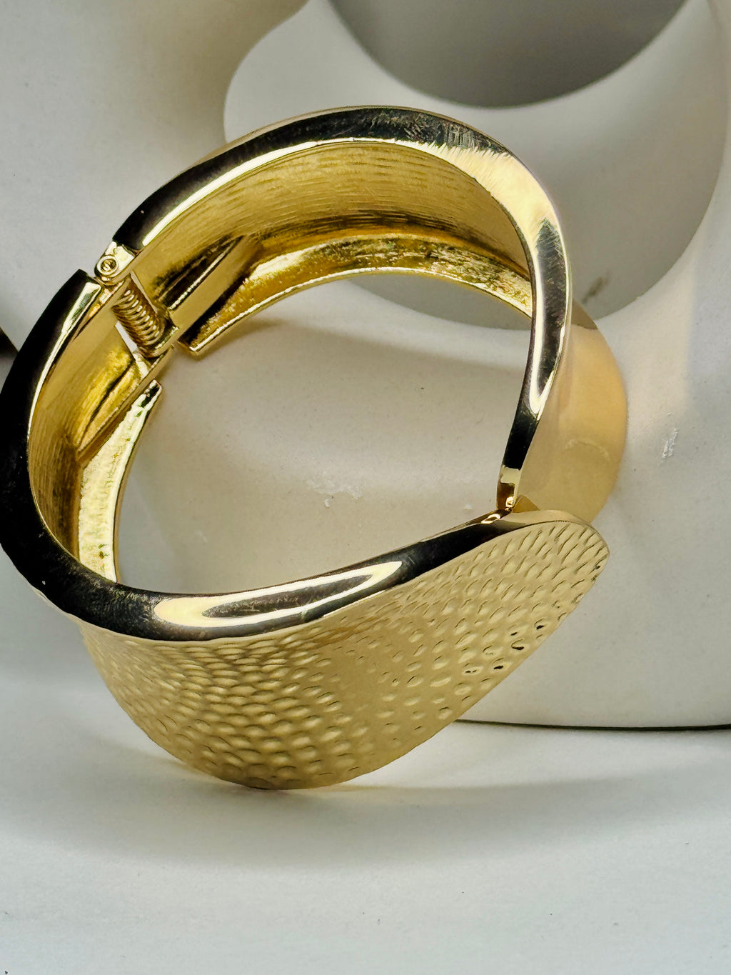 Halo – Sculpted Glow Accent Piece