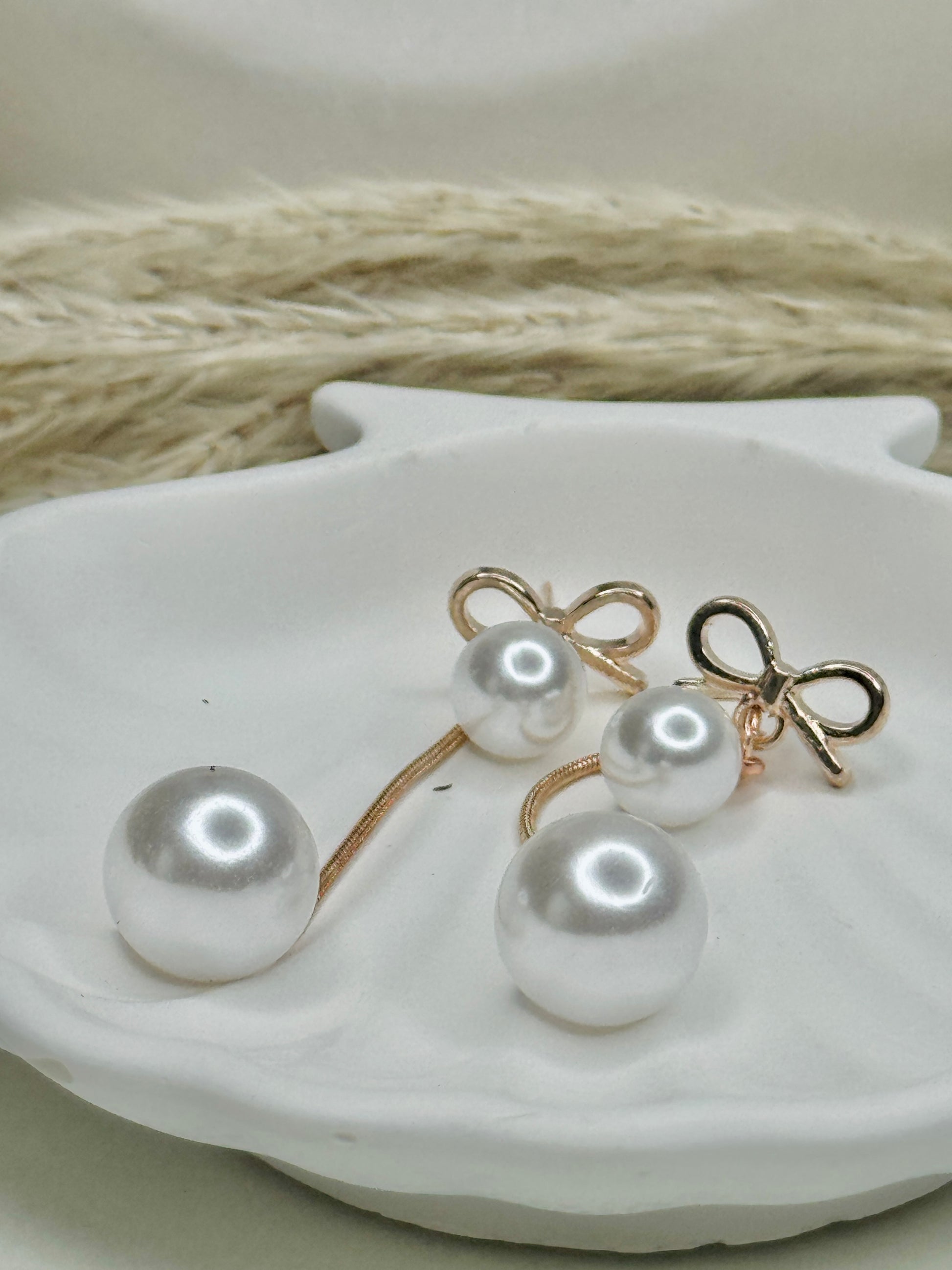 Belle – Bow & Pearl Drop Earrings (Anti-Tarnish)