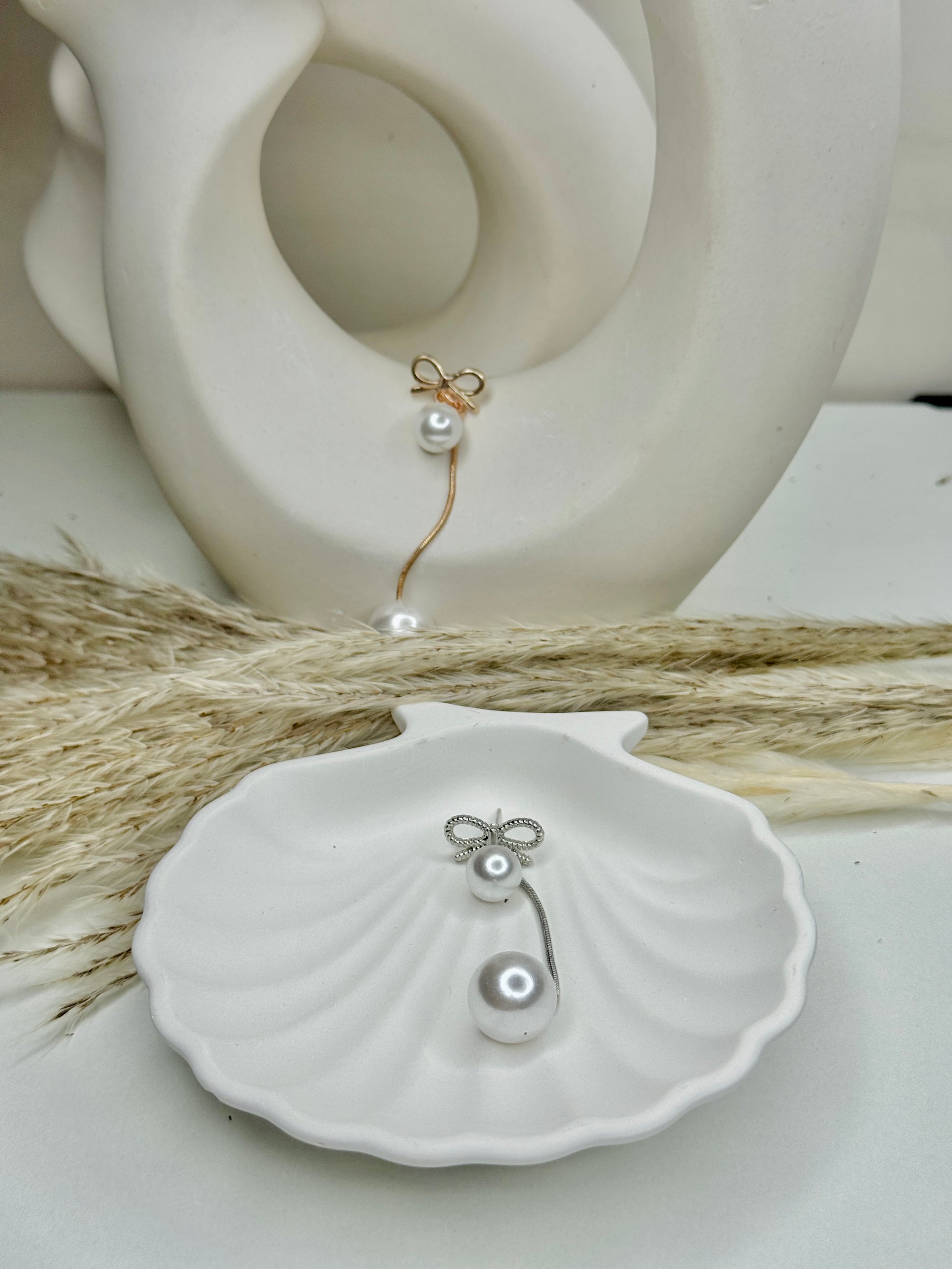 Belle – Bow & Pearl Drop Earrings (Anti-Tarnish)