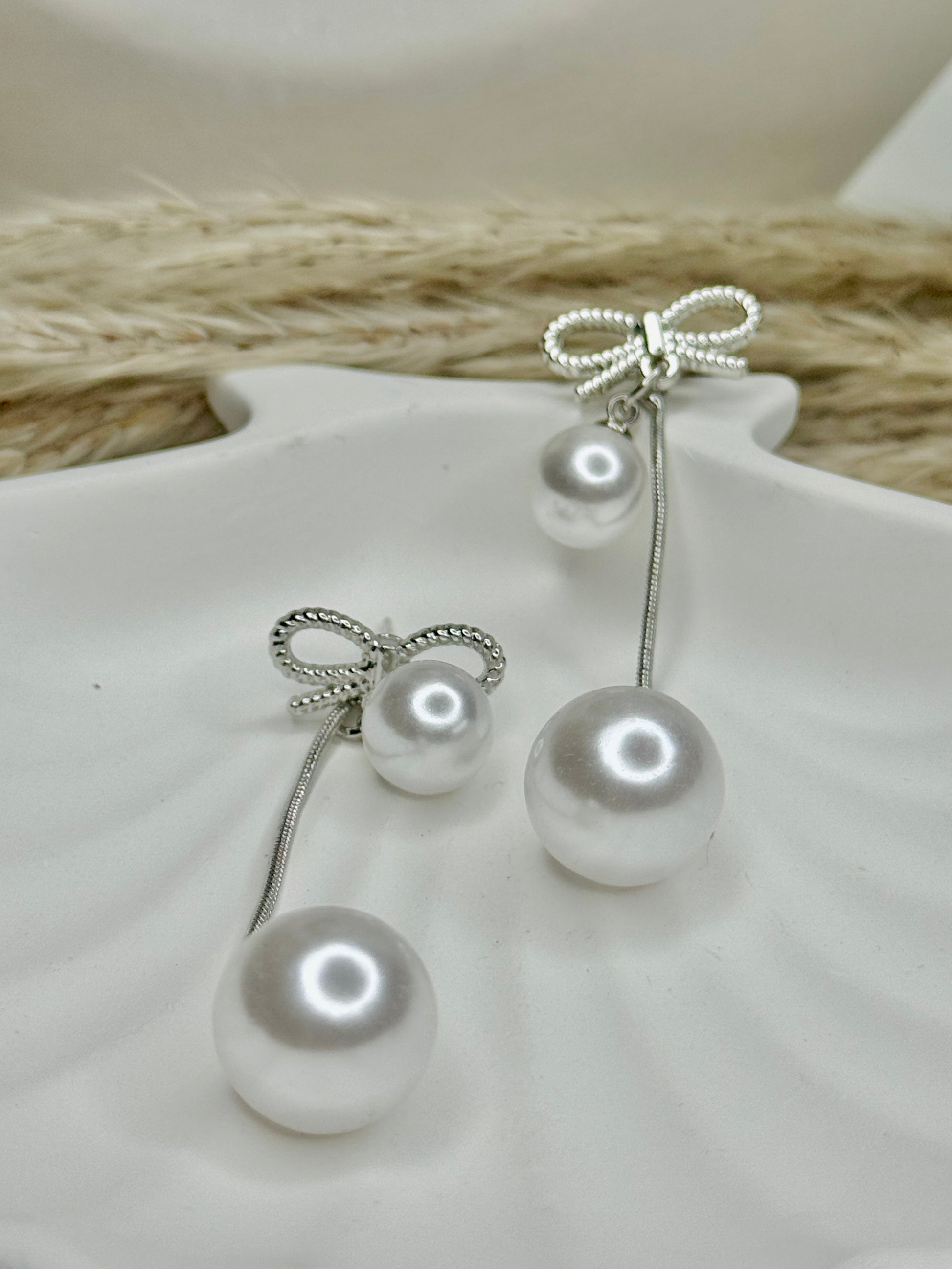 Belle – Bow & Pearl Drop Earrings (Anti-Tarnish)