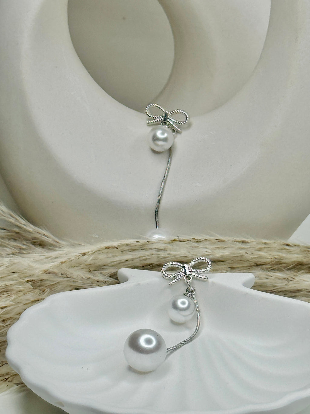 Belle – Bow & Pearl Drop Earrings (Anti-Tarnish)