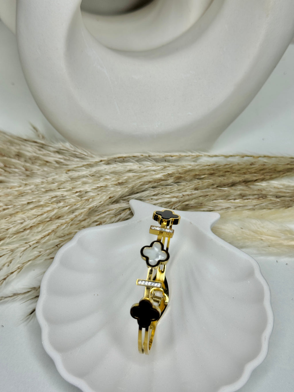 Éclat – Clover Embrace Bracelet (Anti-Tarnish)