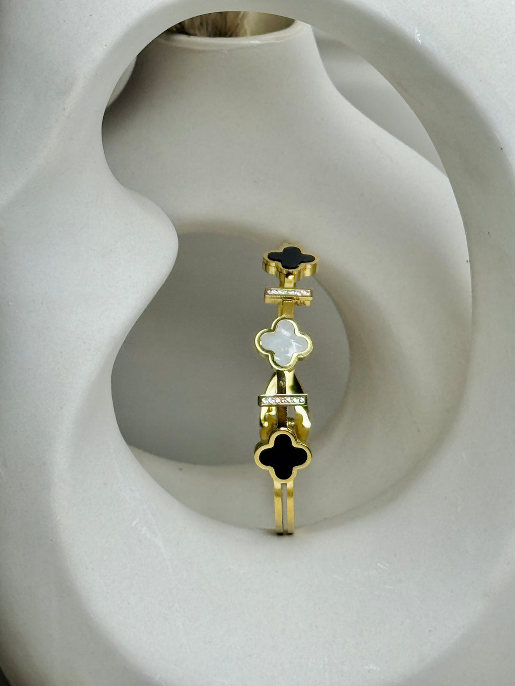 Éclat – Clover Embrace Bracelet (Anti-Tarnish)