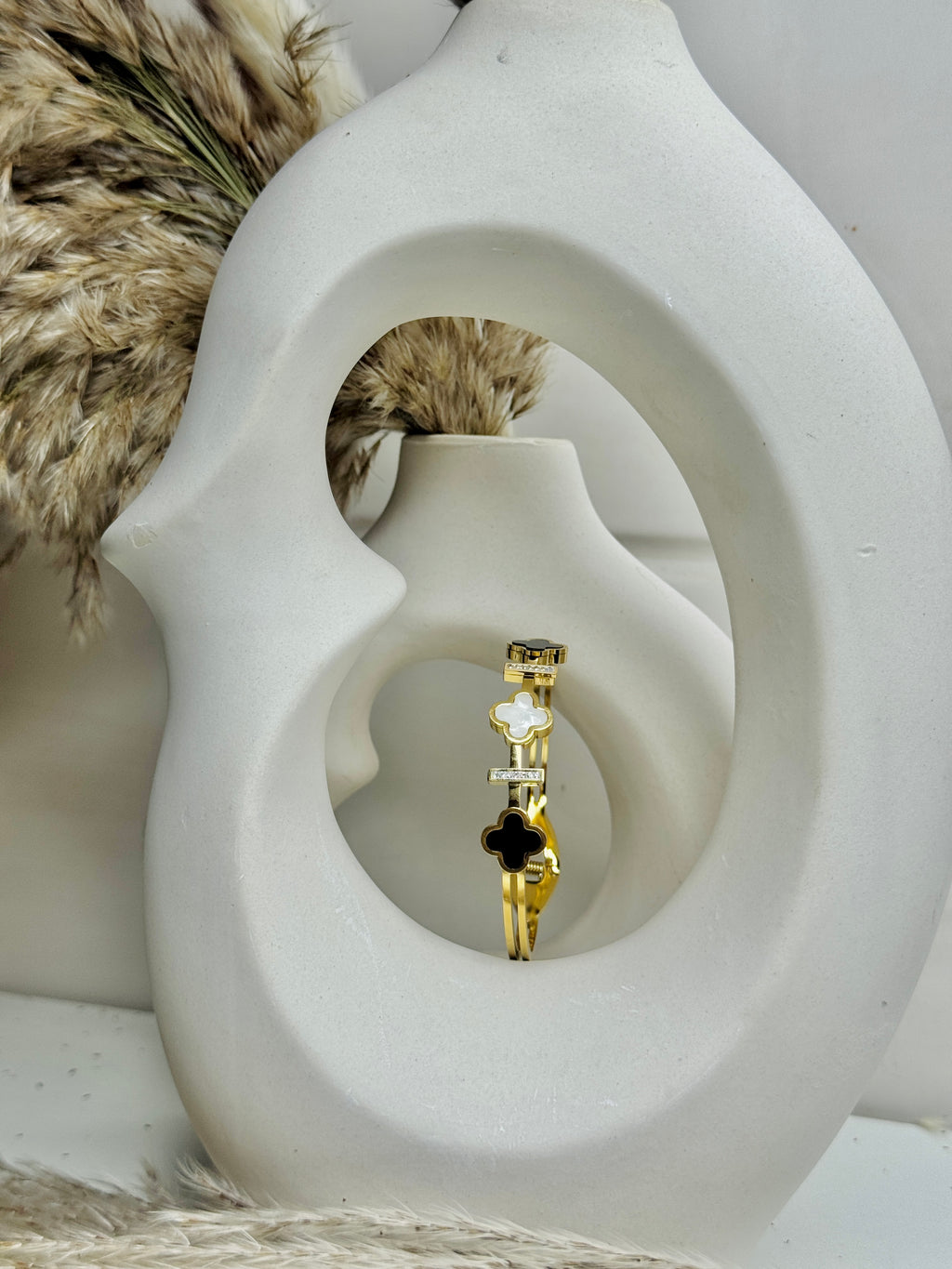 Éclat – Clover Embrace Bracelet (Anti-Tarnish)