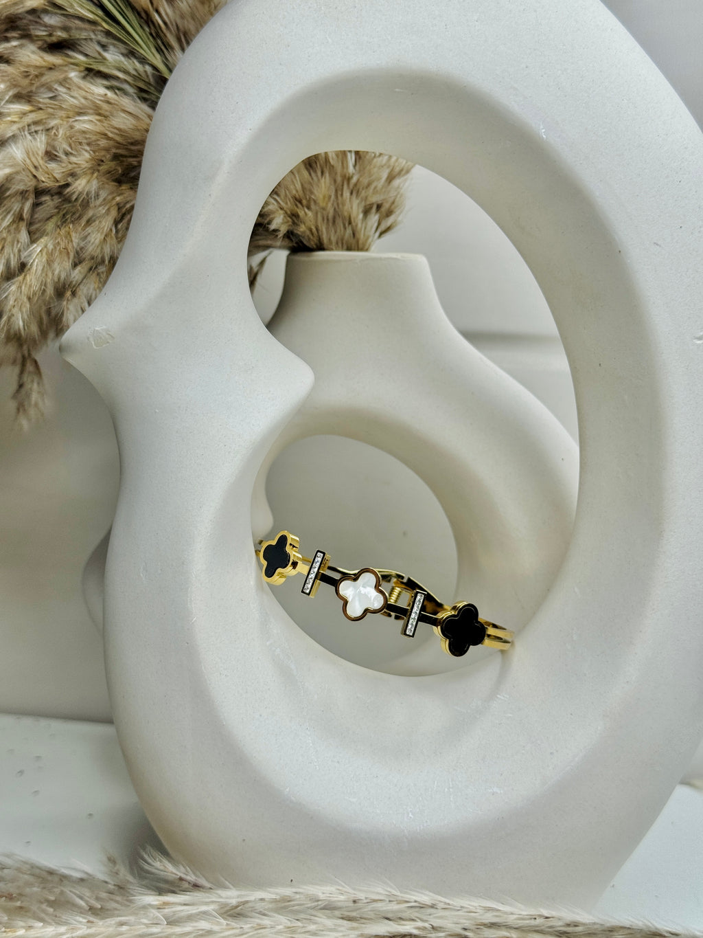 Éclat – Clover Embrace Bracelet (Anti-Tarnish)