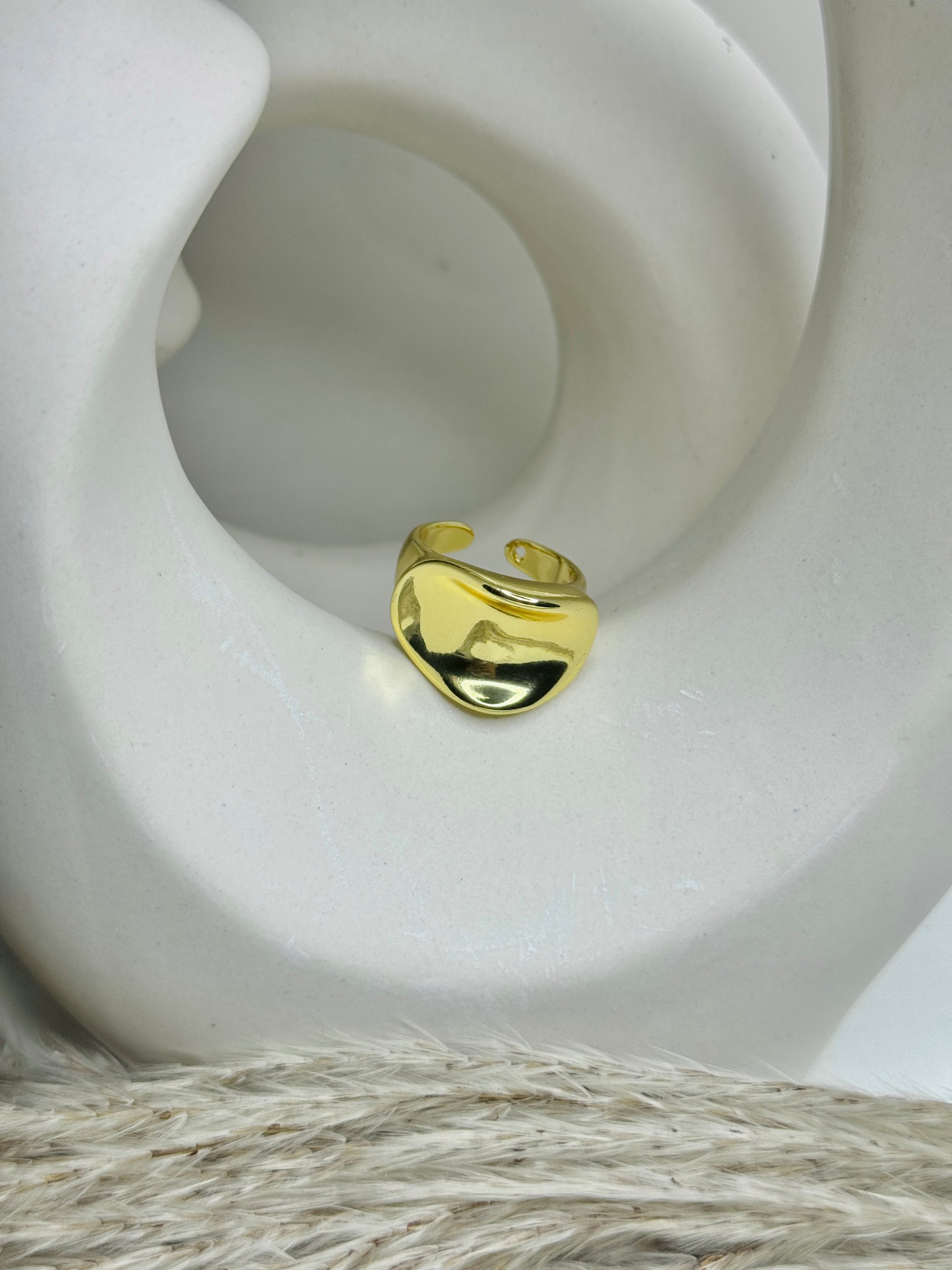 Alara – Sculpted Gold-Tone Ring (Adjustable & Hypoallergenic)
