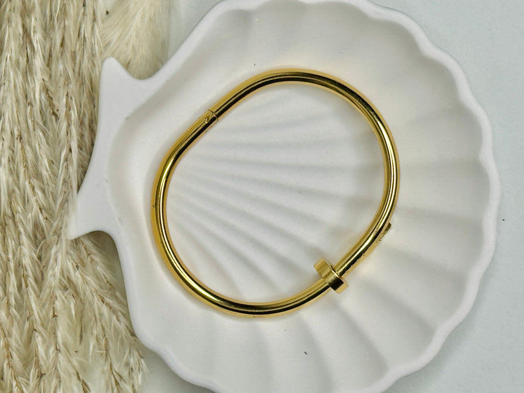 Rhea – Nail-Inspired Gold Cuff (Tarnish-Free)